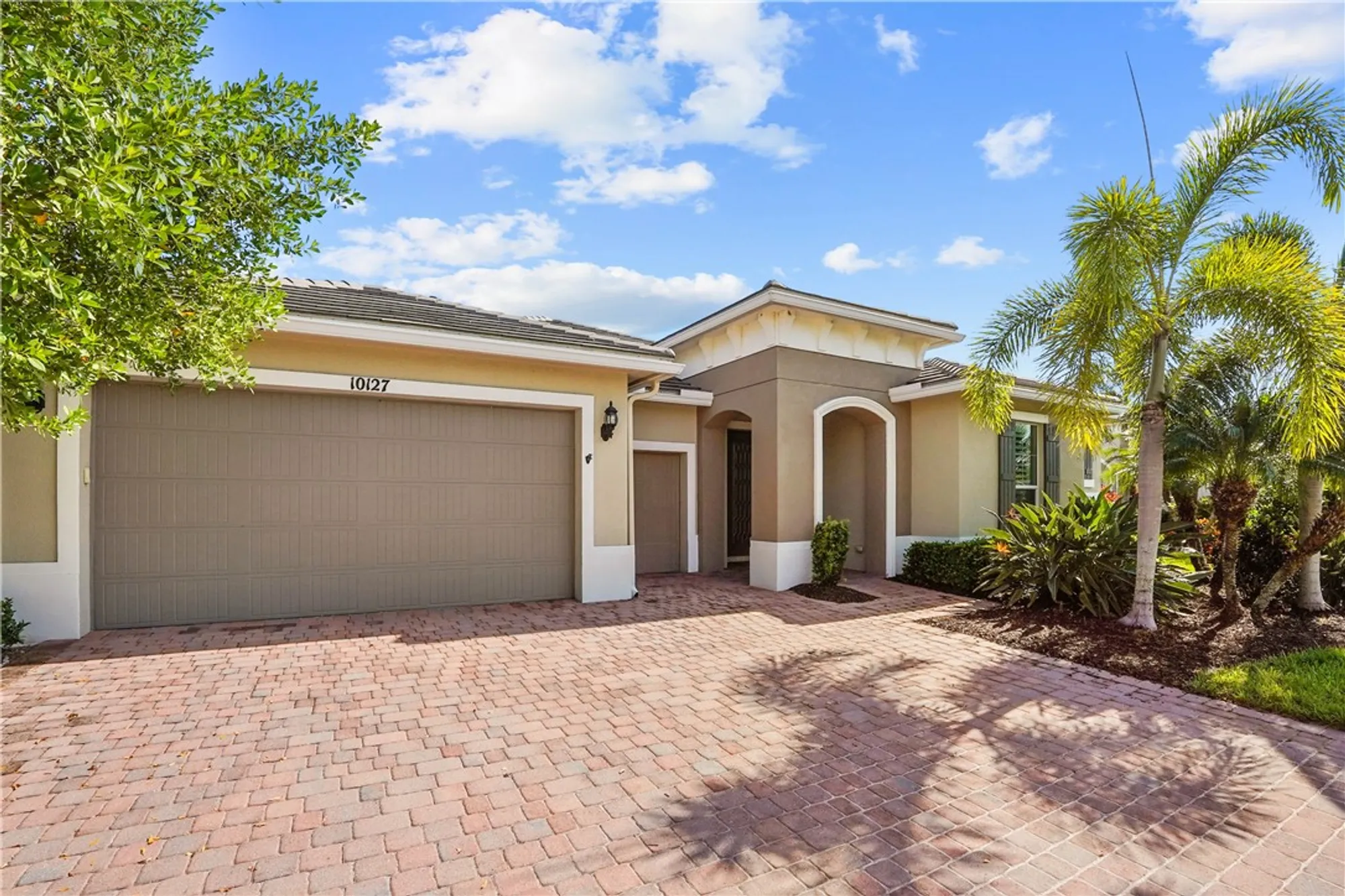 Property Slideshow image 2 of 34 | 10127 sw cypress wood ct, Port St Lucie, FL, 34987