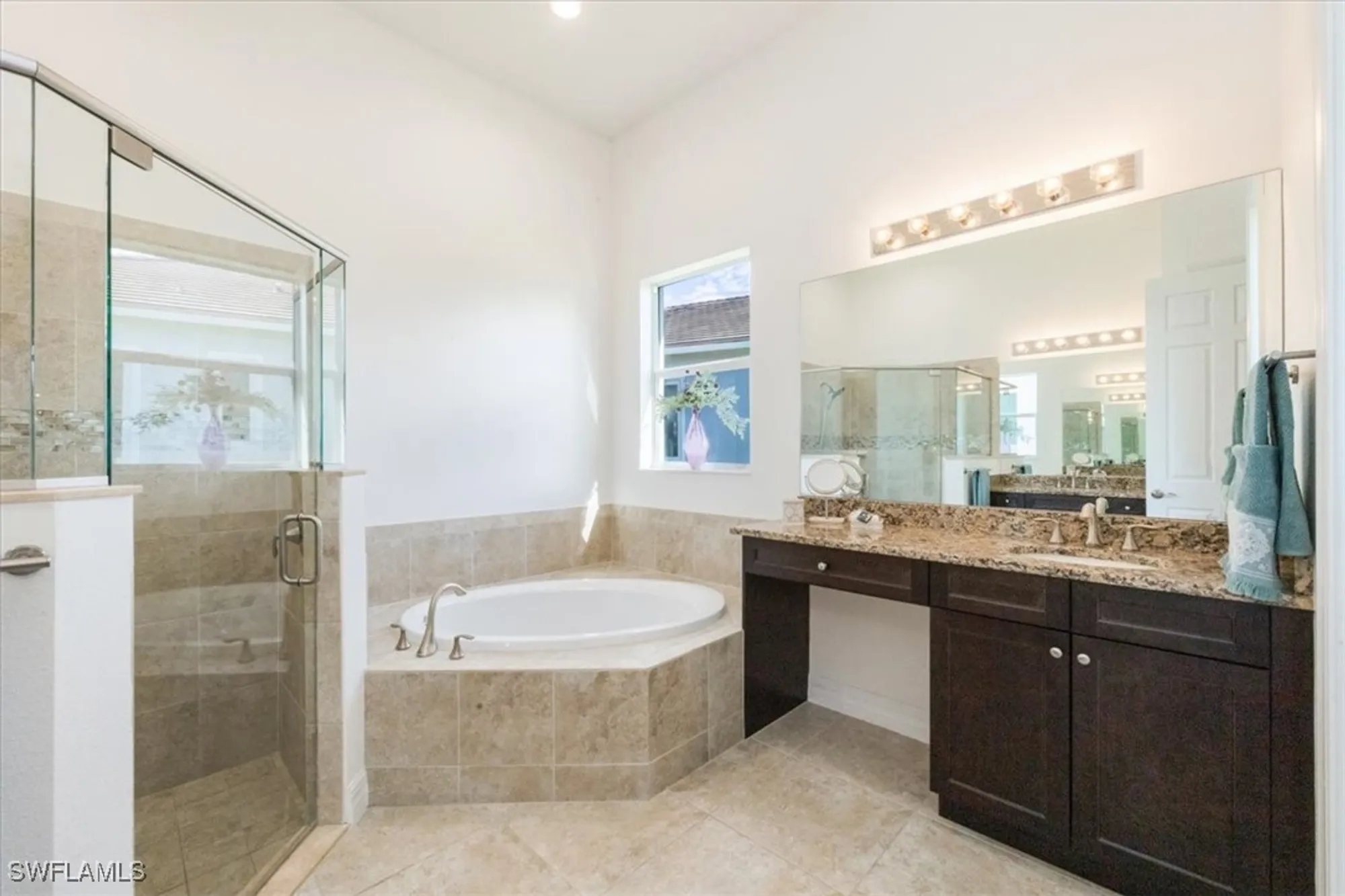 Property Slideshow image 19 of 38 | 2981 willow ridge ct, Fort Myers, FL, 33905
