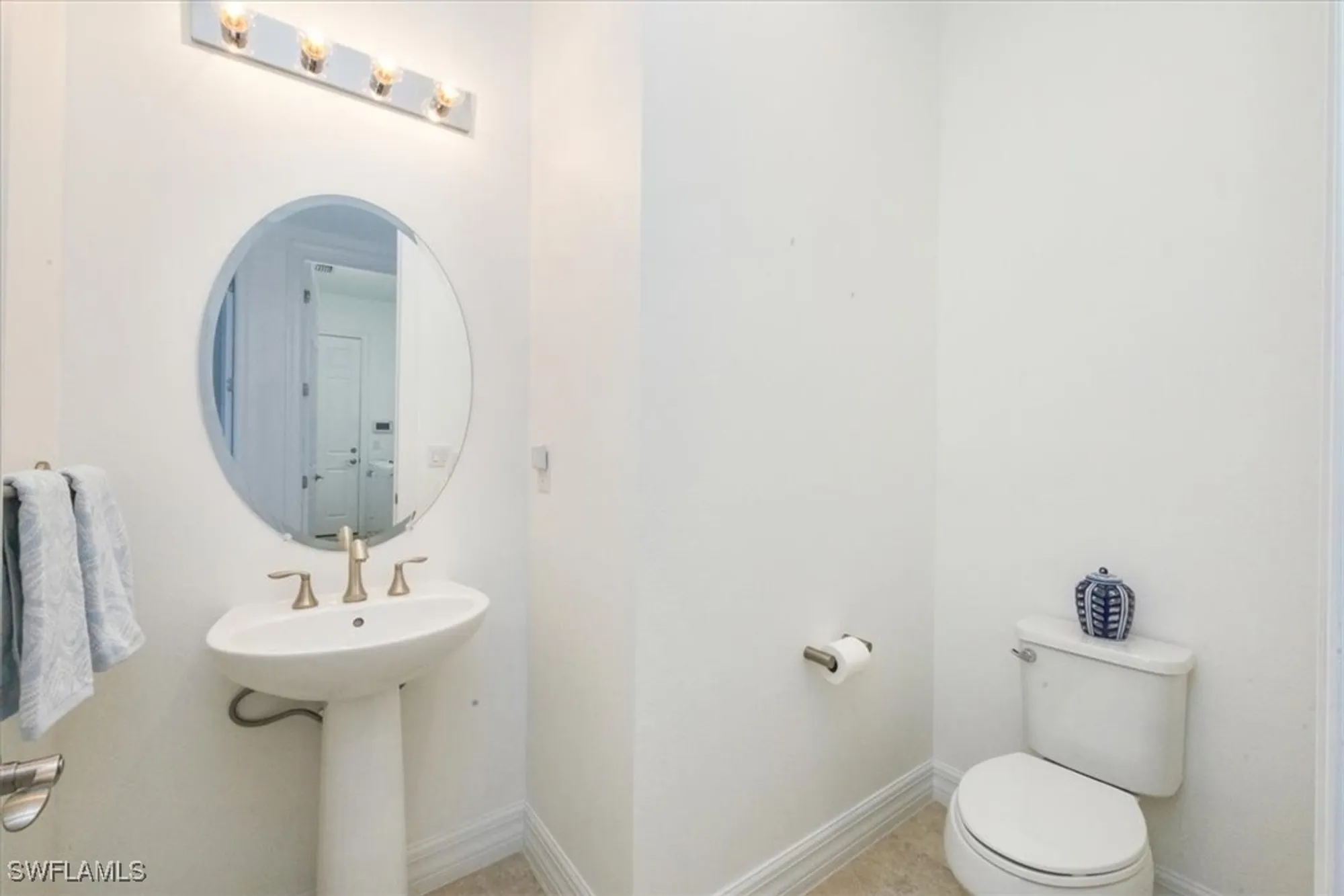 Property Slideshow image 23 of 38 | 2981 willow ridge ct, Fort Myers, FL, 33905