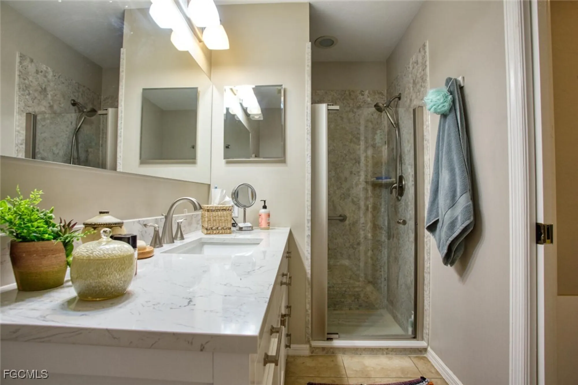 Property Slideshow image 17 of 18 | 8076 queen palm ln 416, Fort Myers, FL, 33966