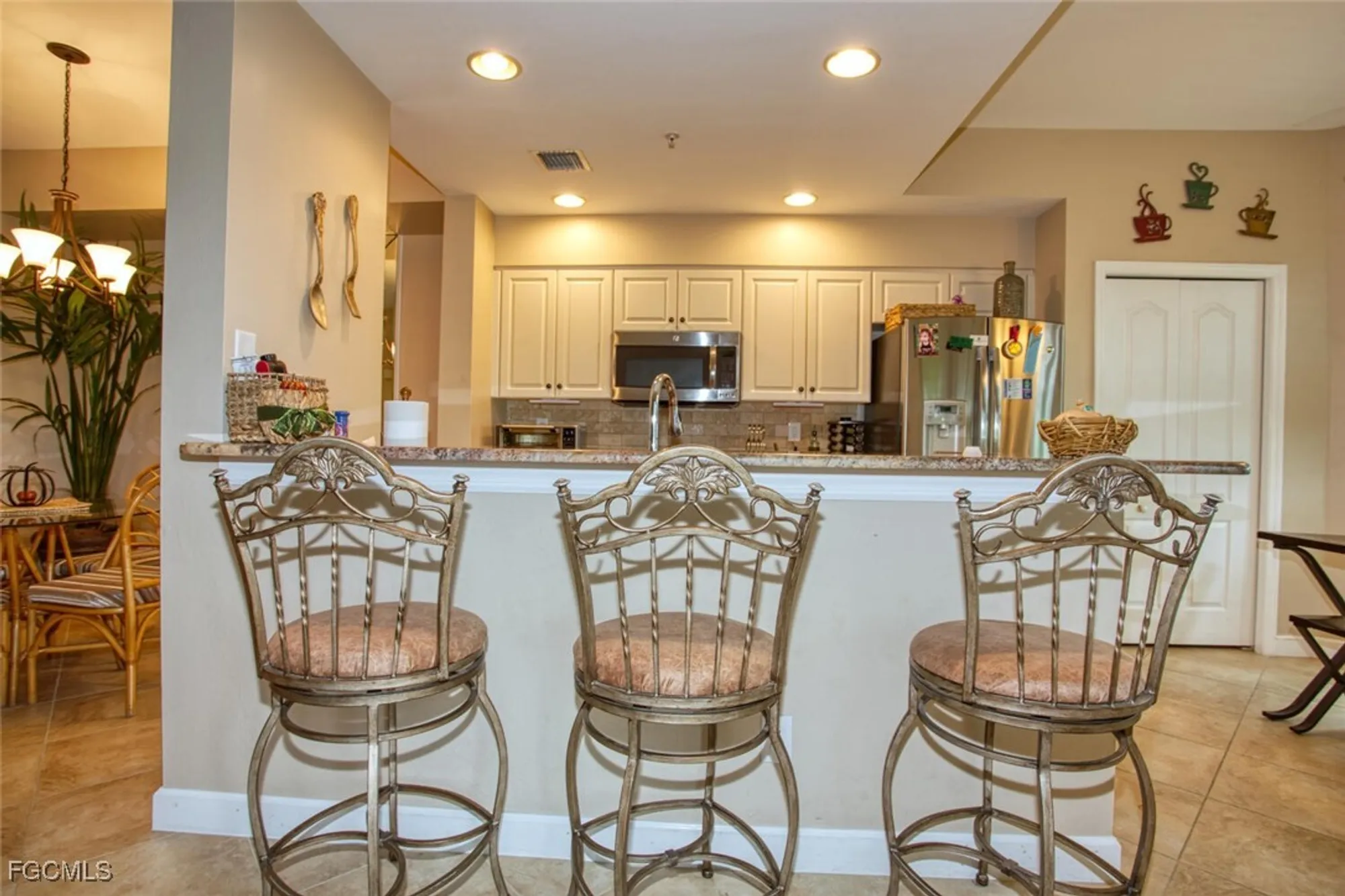 Property Slideshow image 5 of 18 | 8076 queen palm ln 416, Fort Myers, FL, 33966