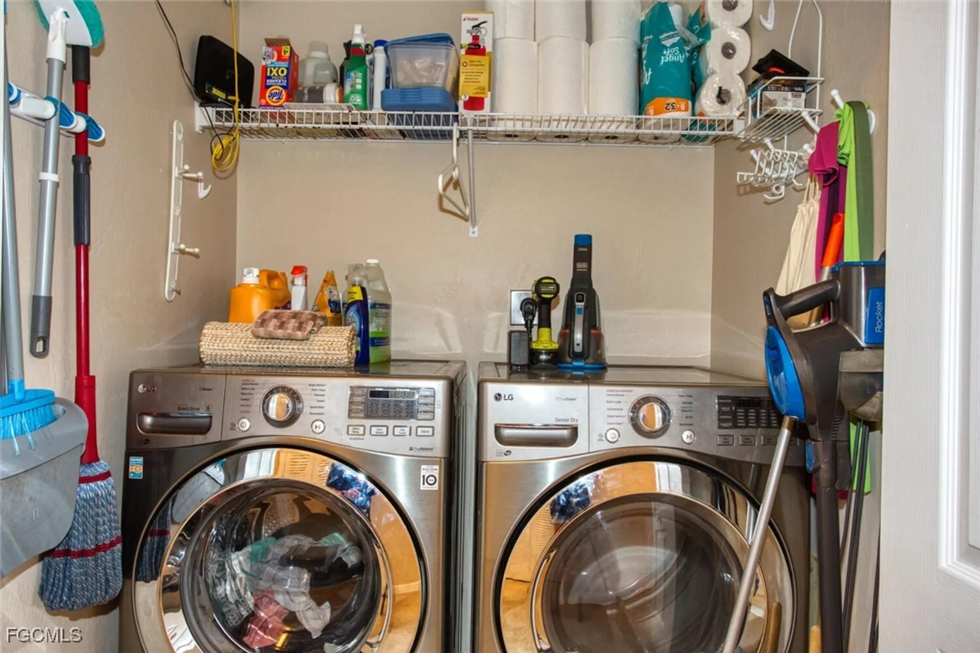 Property Slideshow image 9 of 18 | 8076 queen palm ln 416, Fort Myers, FL, 33966