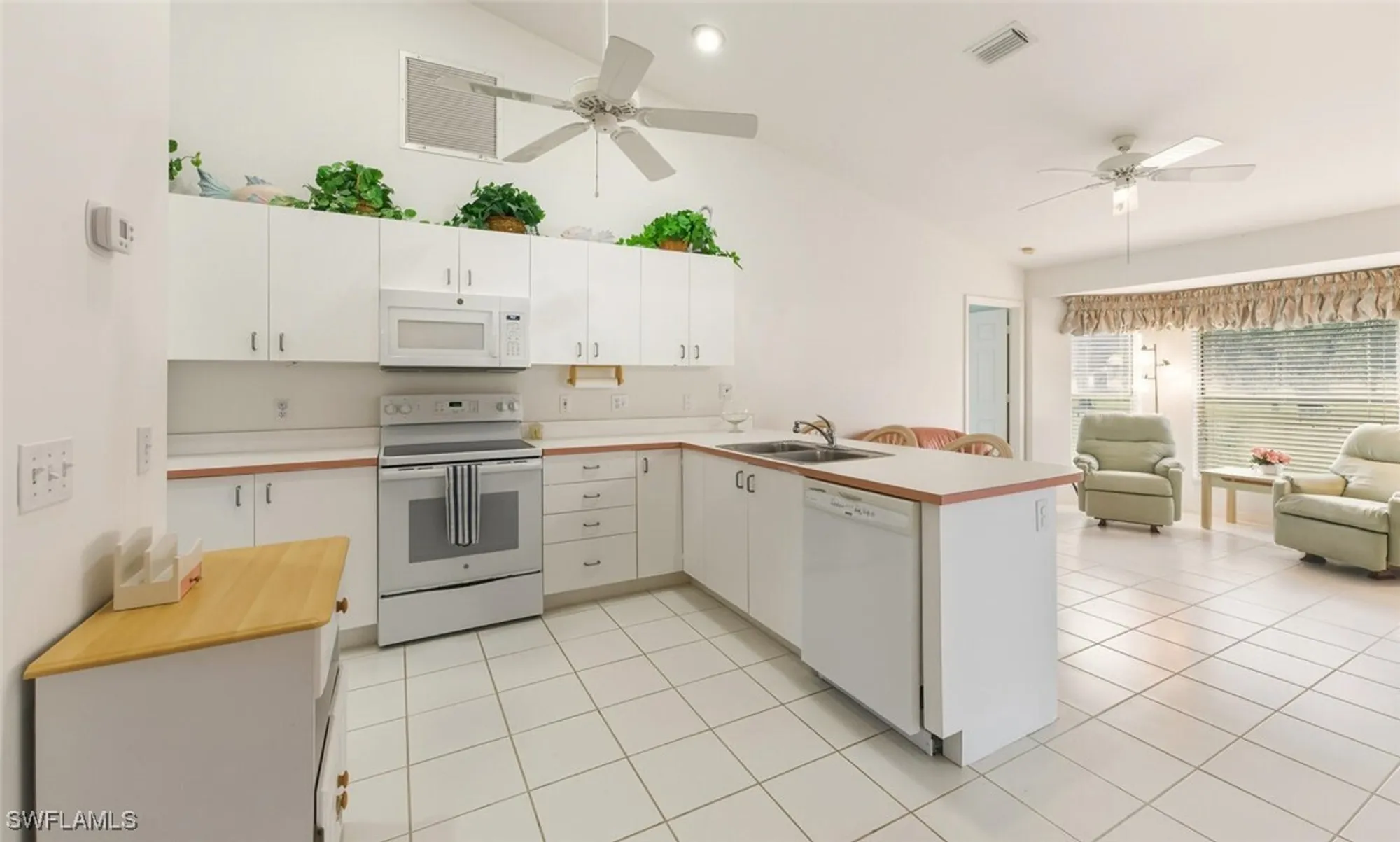 Property Slideshow image 8 of 36 | 121 estelle dr, Naples, FL, 34112