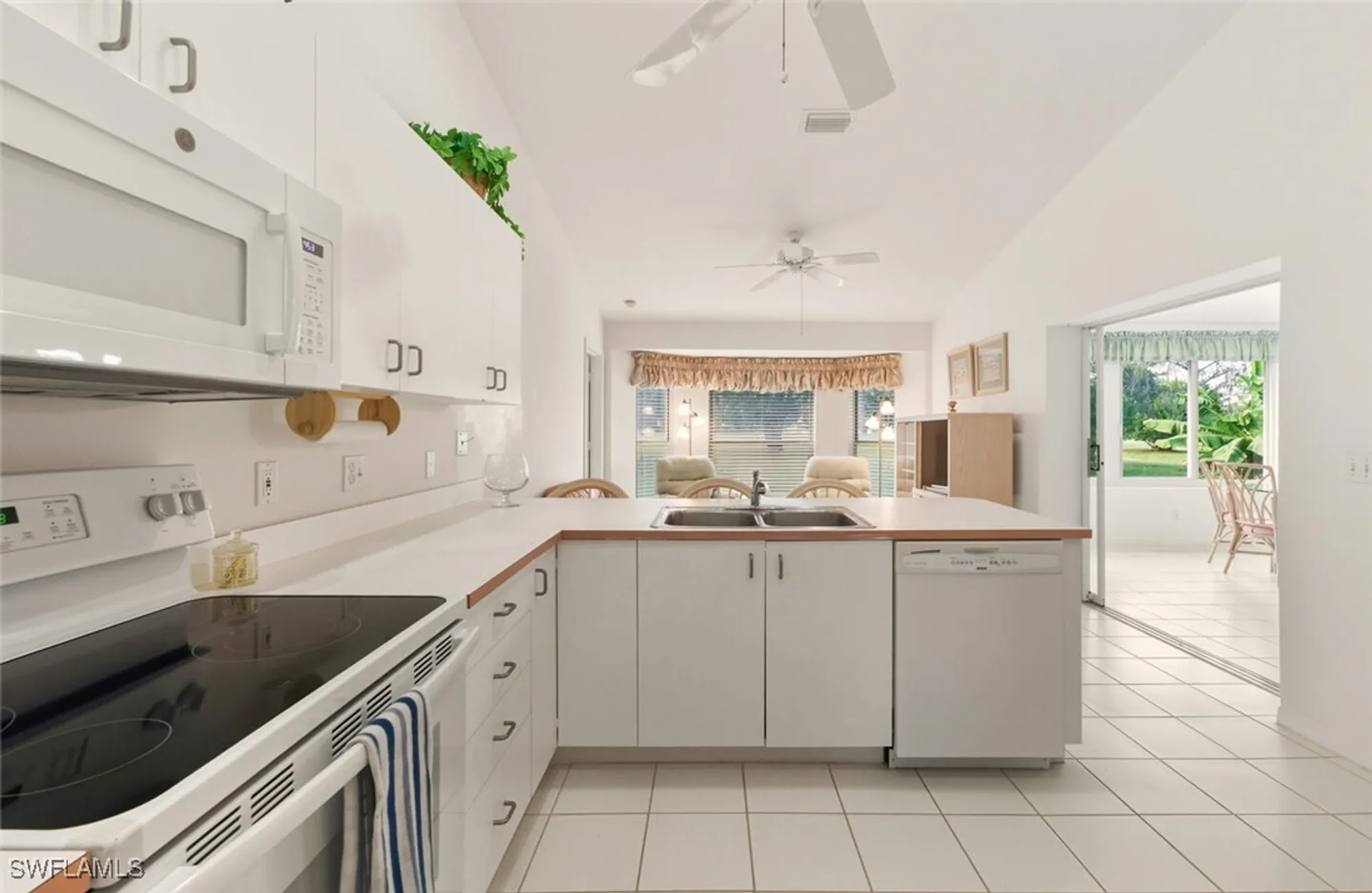 Property Slideshow image 9 of 36 | 121 estelle dr, Naples, FL, 34112