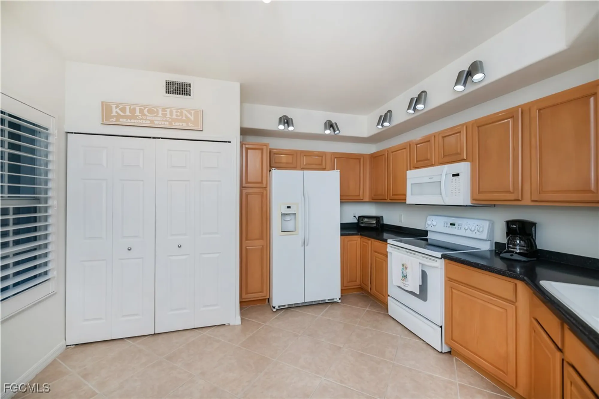 Property Slideshow image 7 of 46 | 10109 colonial country club blvd 2404, Fort Myers, FL, 33913