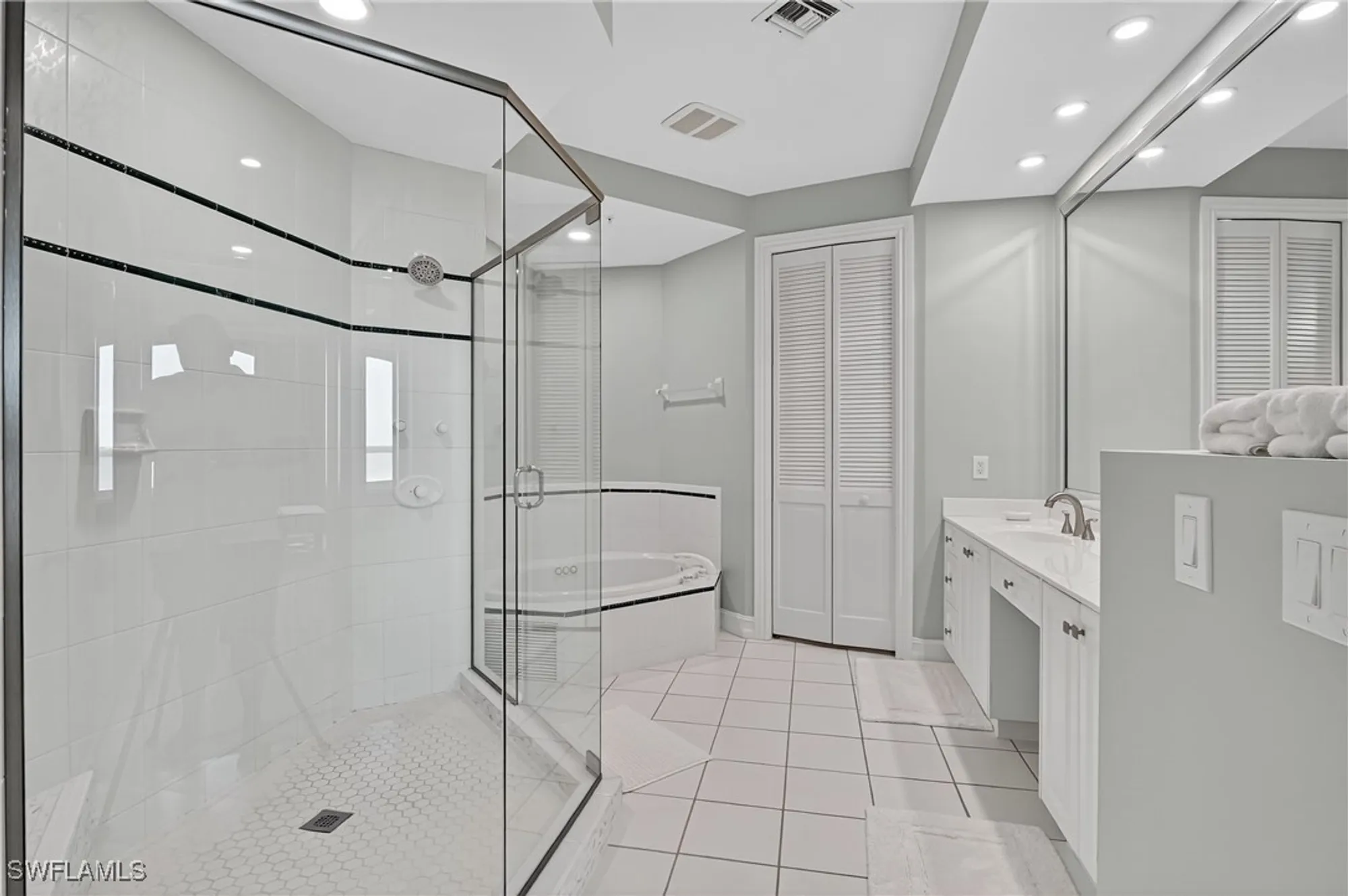 Property Slideshow image 24 of 50 | 4811 island pond ct unit 604, Bonita Springs, FL, 34134