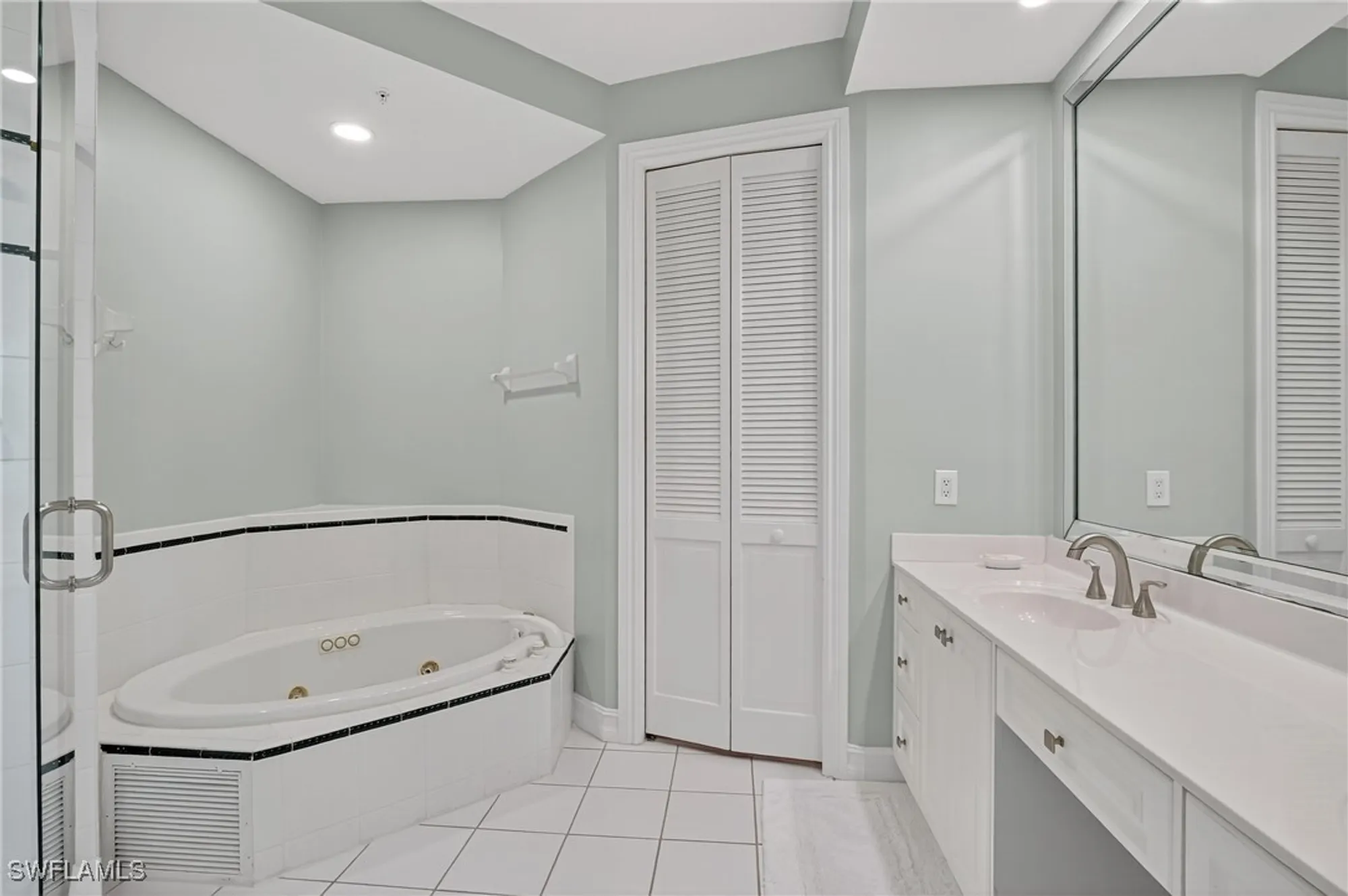 Property Slideshow image 25 of 50 | 4811 island pond ct unit 604, Bonita Springs, FL, 34134