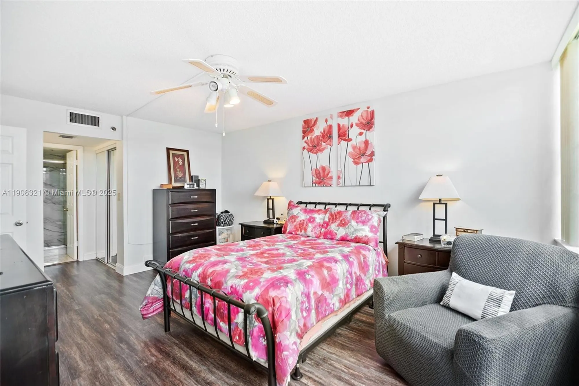 Property Slideshow image 14 of 43 | 1000 saint charles pl apt 604, Pembroke Pines, FL, 33026