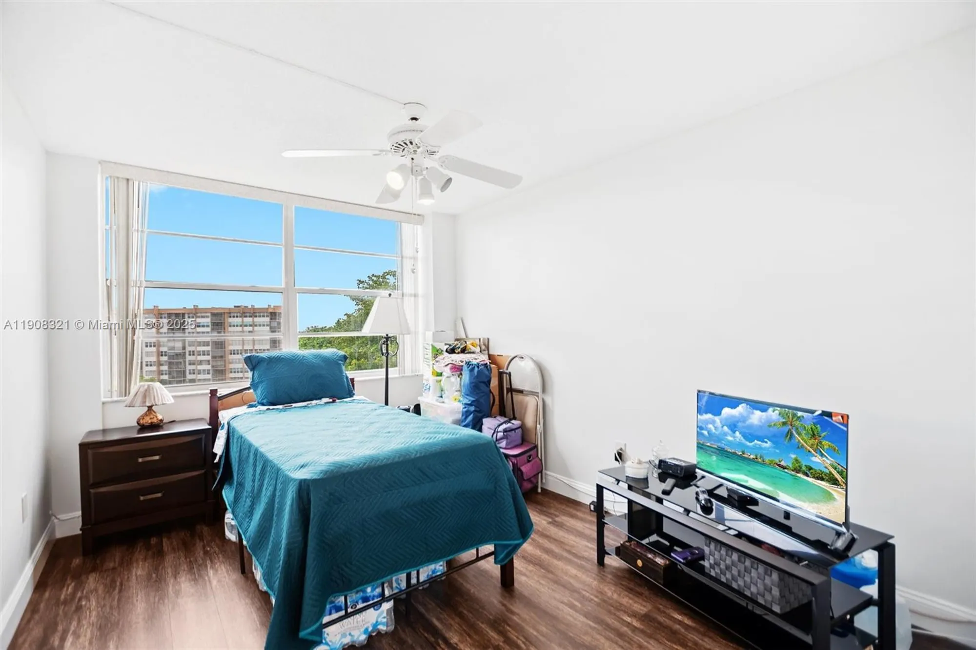 Property Slideshow image 17 of 43 | 1000 saint charles pl apt 604, Pembroke Pines, FL, 33026