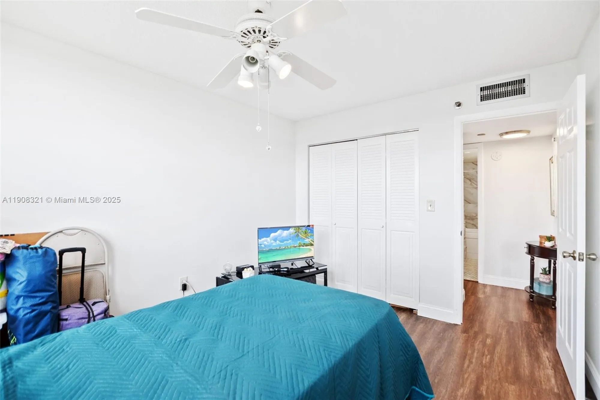 Property Slideshow image 18 of 43 | 1000 saint charles pl apt 604, Pembroke Pines, FL, 33026
