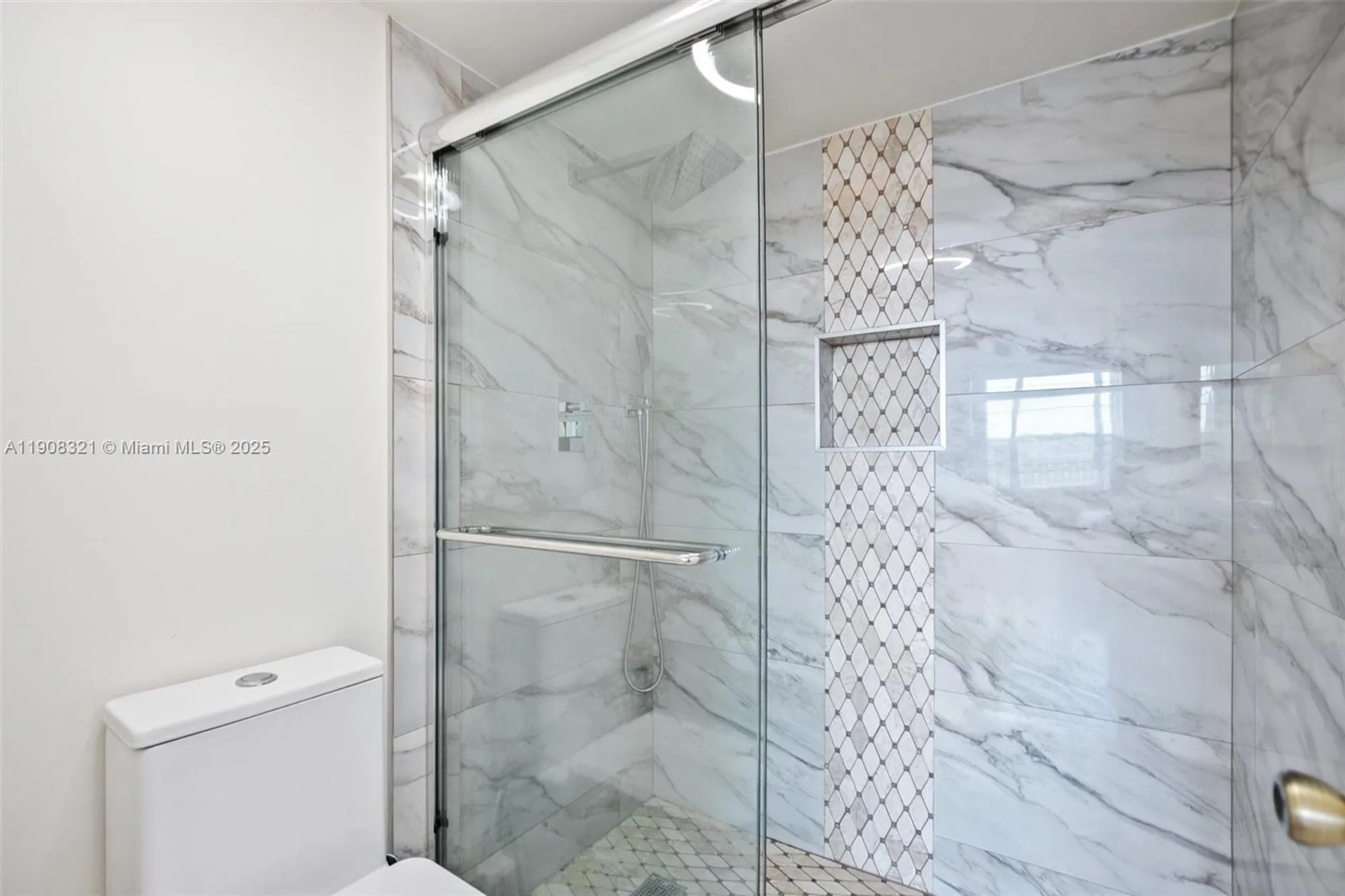 Property Slideshow image 12 of 43 | 1000 saint charles pl apt 604, Pembroke Pines, FL, 33026