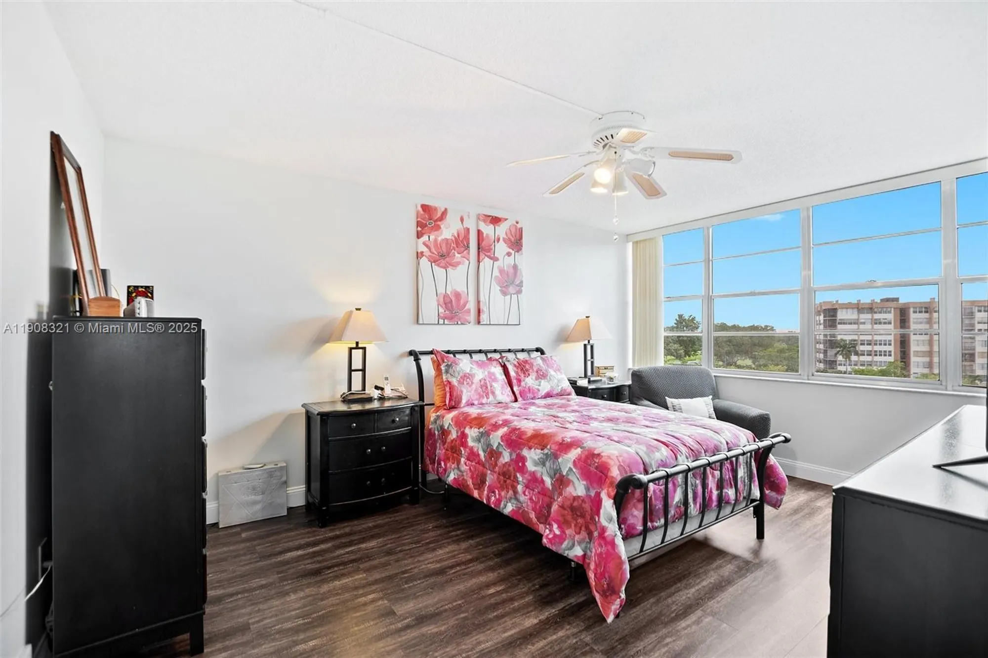 Property Slideshow image 13 of 43 | 1000 saint charles pl apt 604, Pembroke Pines, FL, 33026