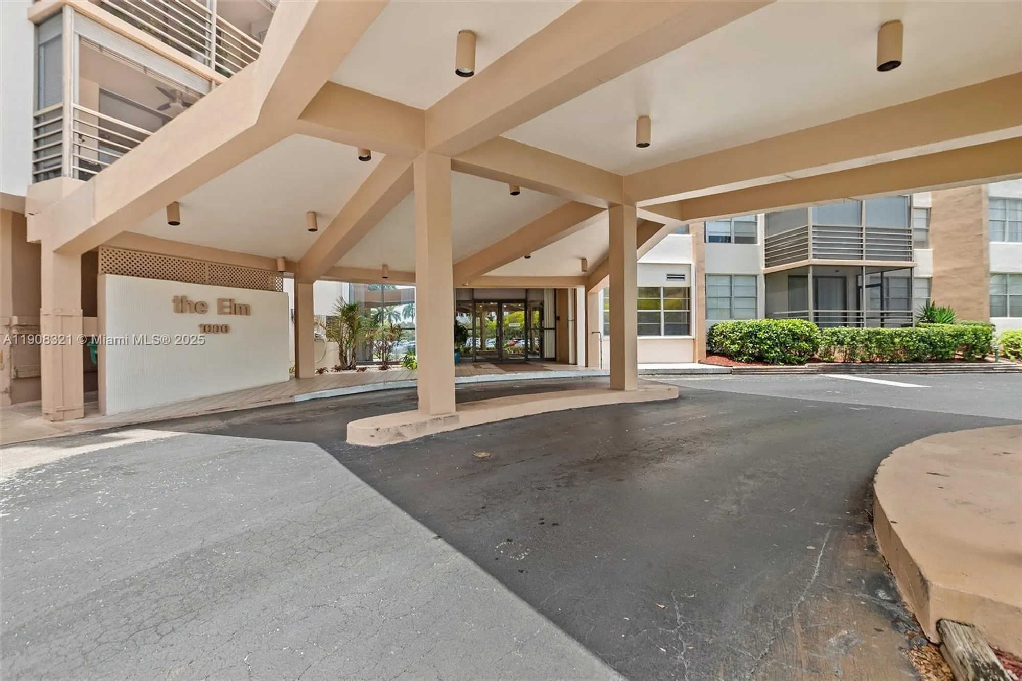 Property Slideshow image 34 of 43 | 1000 saint charles pl apt 604, Pembroke Pines, FL, 33026