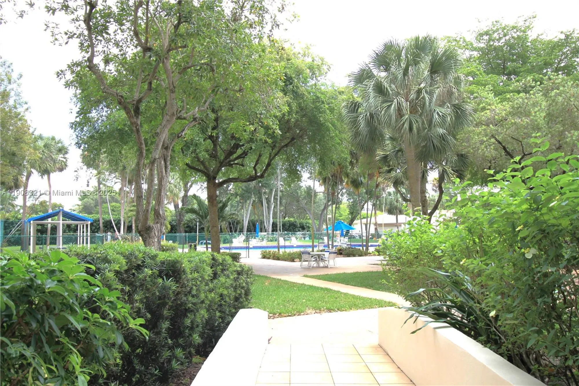 Property Slideshow image 31 of 43 | 1000 saint charles pl apt 604, Pembroke Pines, FL, 33026