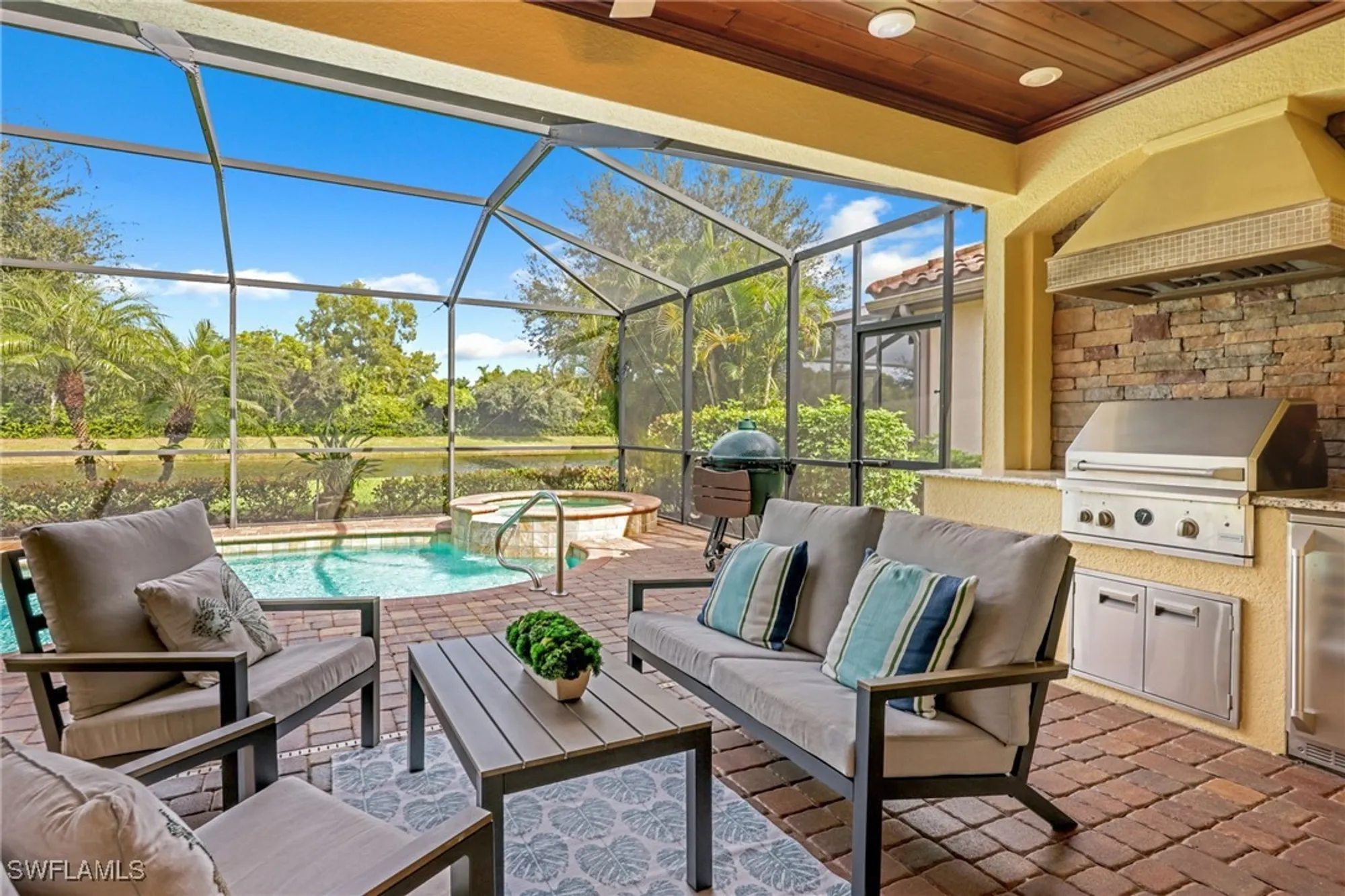 Property Slideshow image 14 of 47 | 2834 aviamar cir, Naples, FL, 34114