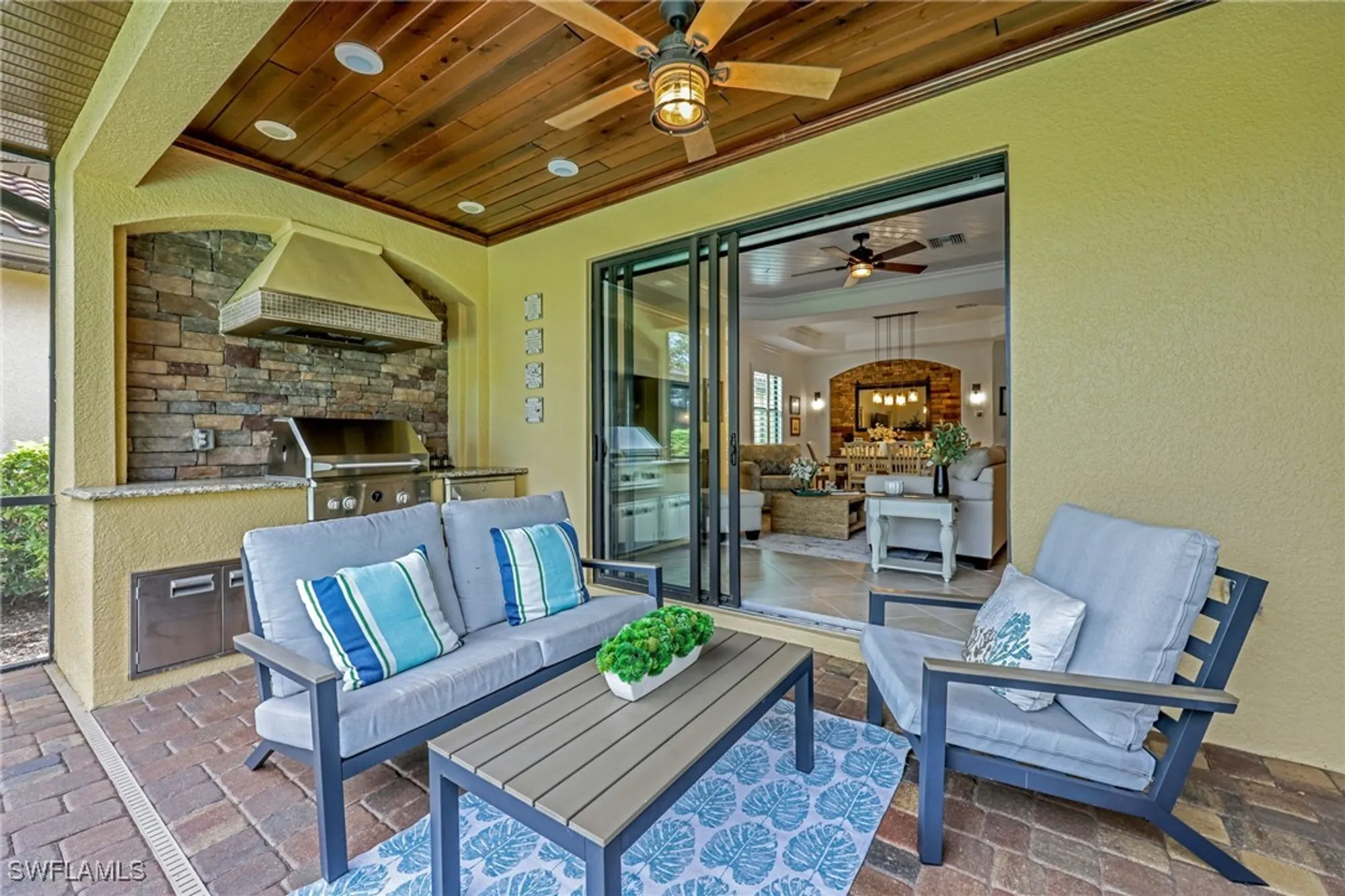 Property Slideshow image 15 of 47 | 2834 aviamar cir, Naples, FL, 34114
