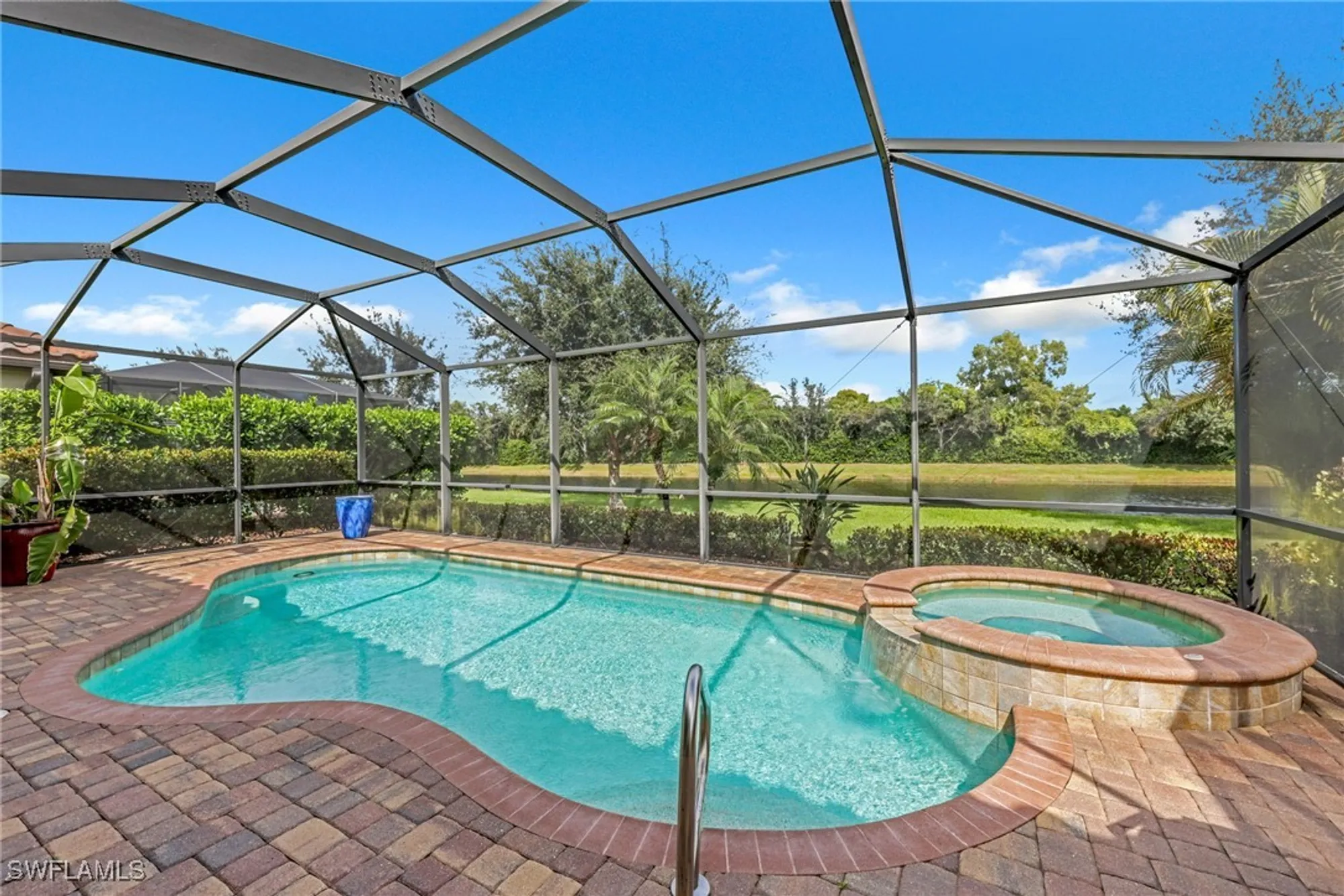 Property Slideshow image 16 of 47 | 2834 aviamar cir, Naples, FL, 34114