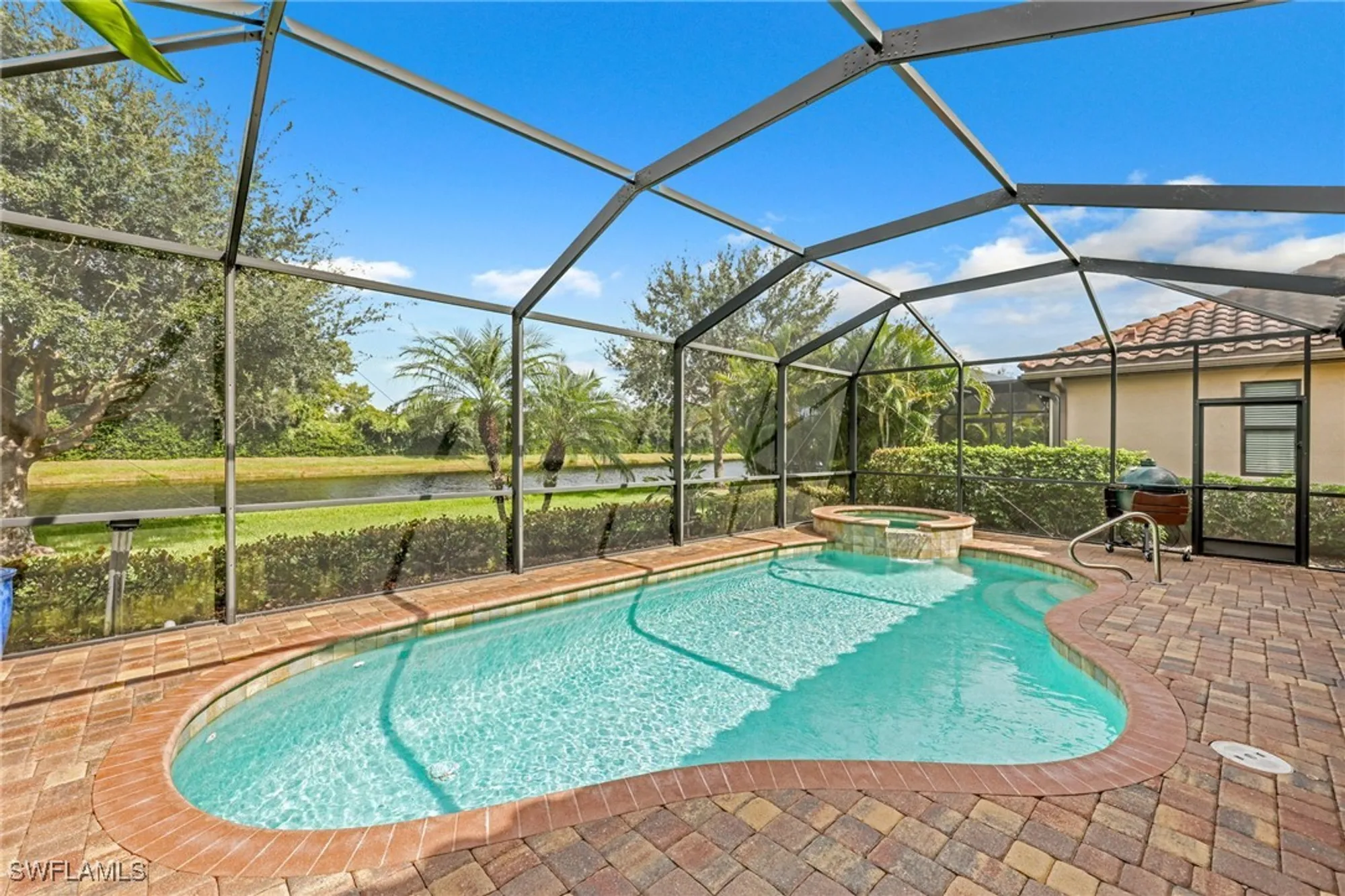 Property Slideshow image 17 of 47 | 2834 aviamar cir, Naples, FL, 34114