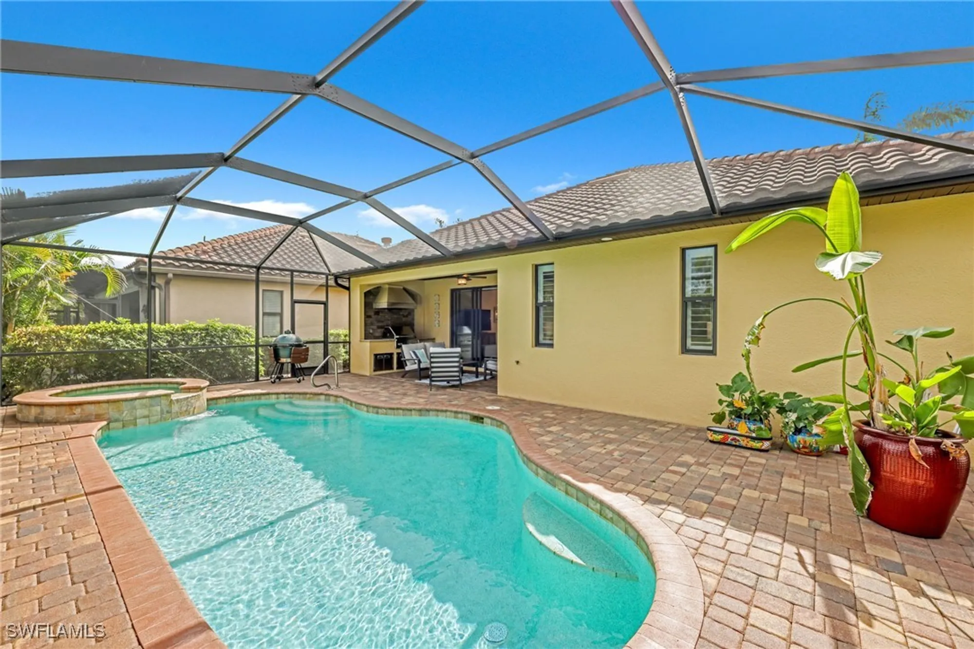 Property Slideshow image 18 of 47 | 2834 aviamar cir, Naples, FL, 34114
