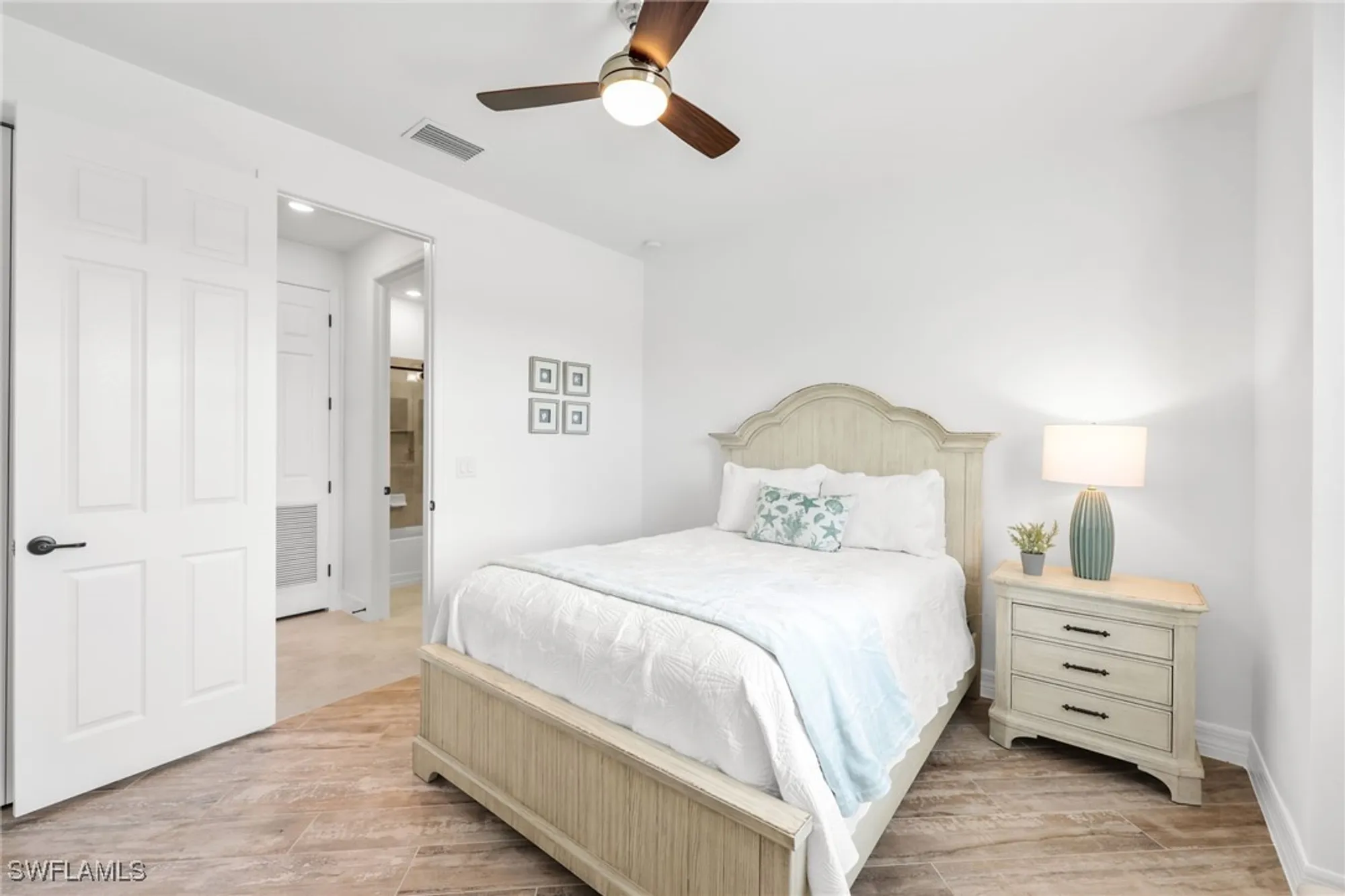 Property Slideshow image 29 of 47 | 2834 aviamar cir, Naples, FL, 34114