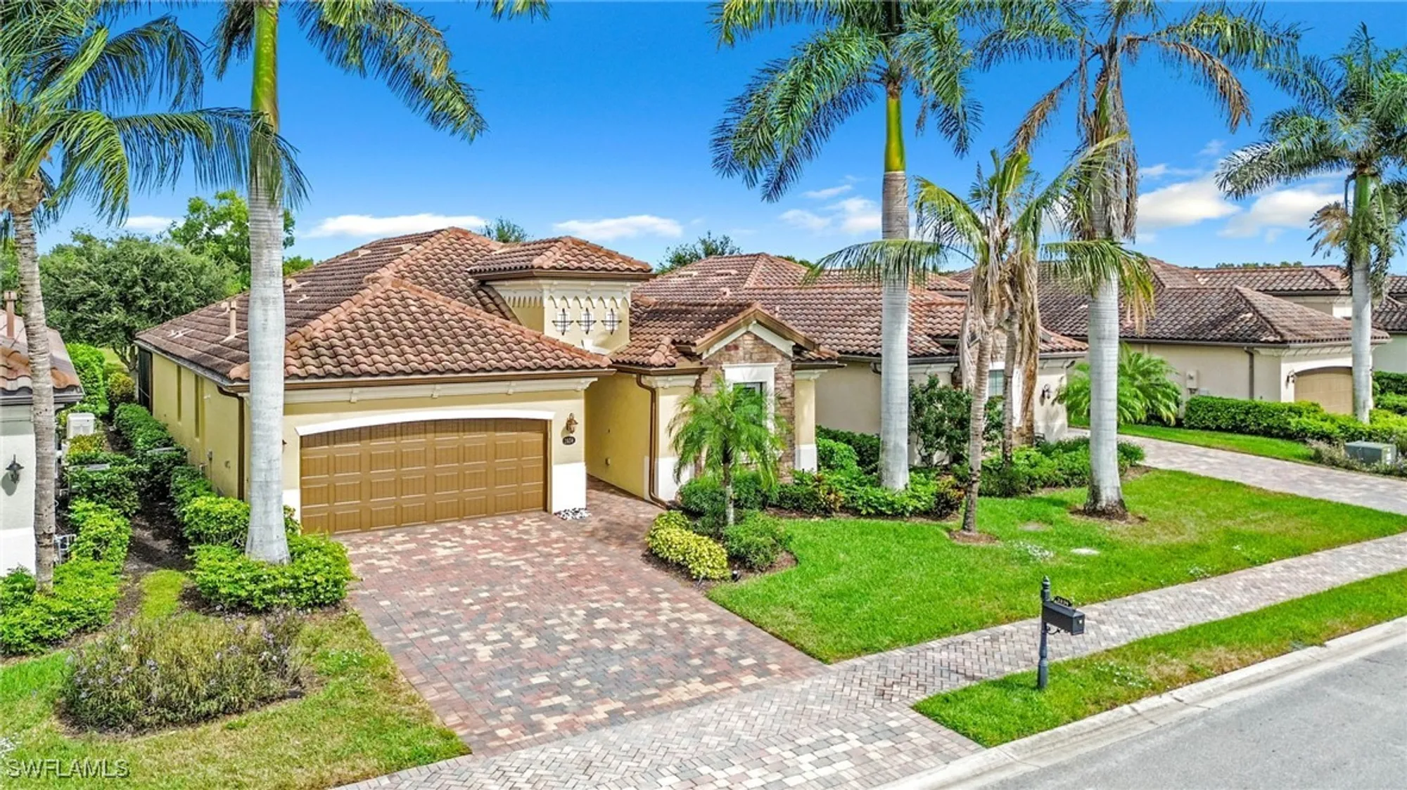 Property Slideshow image 2 of 47 | 2834 aviamar cir, Naples, FL, 34114