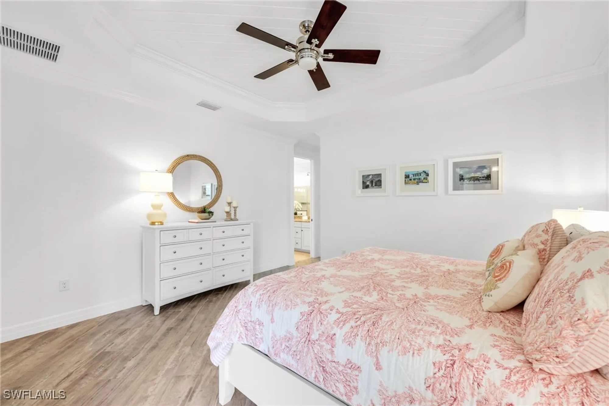 Property Slideshow image 21 of 47 | 2834 aviamar cir, Naples, FL, 34114