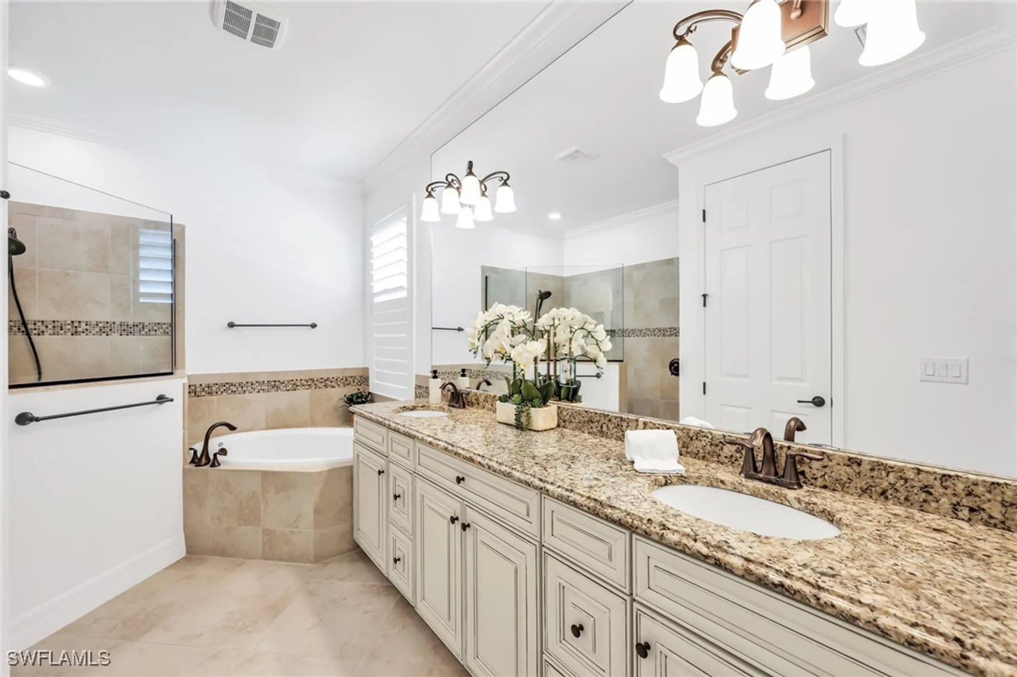 Property Slideshow image 23 of 47 | 2834 aviamar cir, Naples, FL, 34114