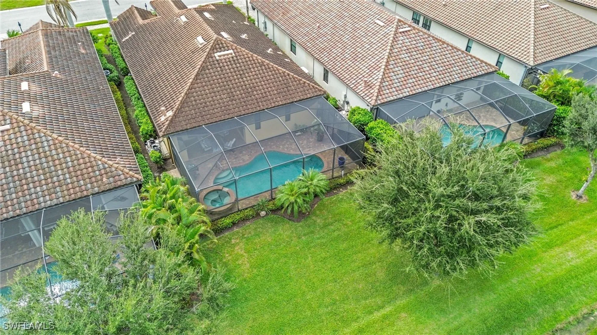 Property Slideshow image 39 of 47 | 2834 aviamar cir, Naples, FL, 34114