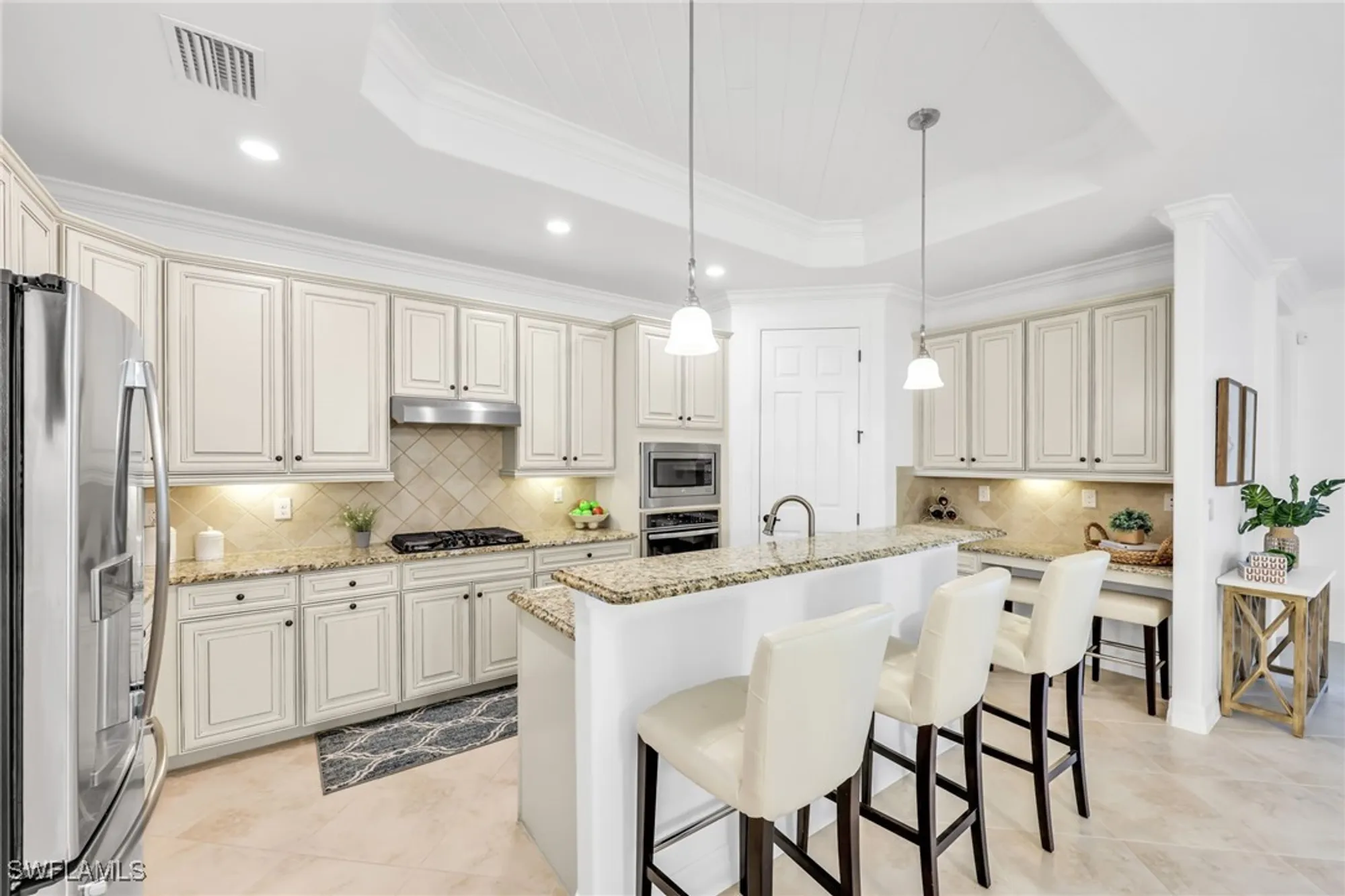 Property Slideshow image 5 of 47 | 2834 aviamar cir, Naples, FL, 34114