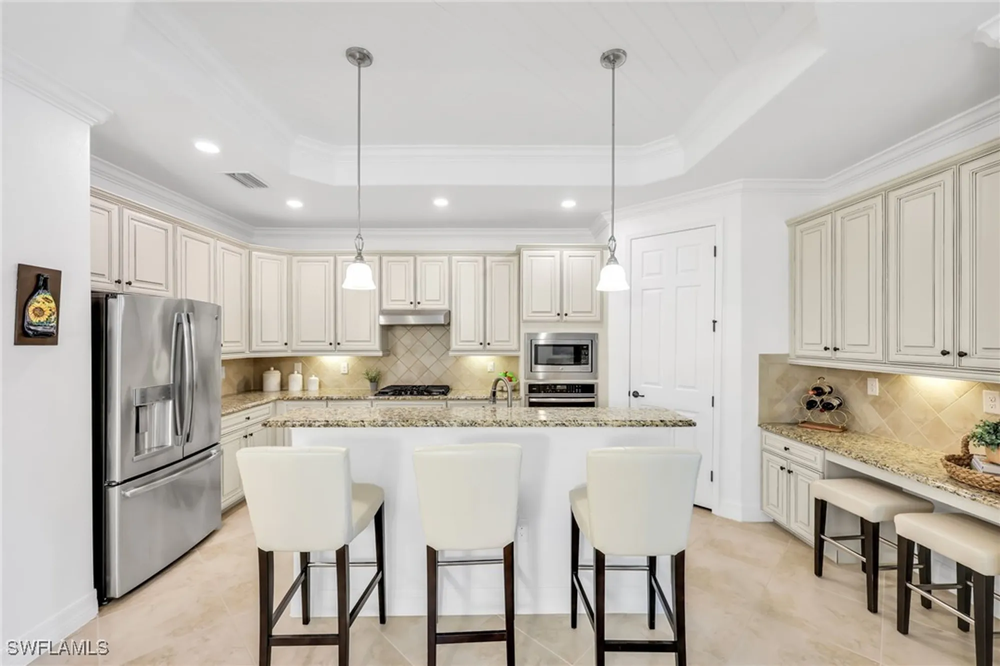 Property Slideshow image 6 of 47 | 2834 aviamar cir, Naples, FL, 34114