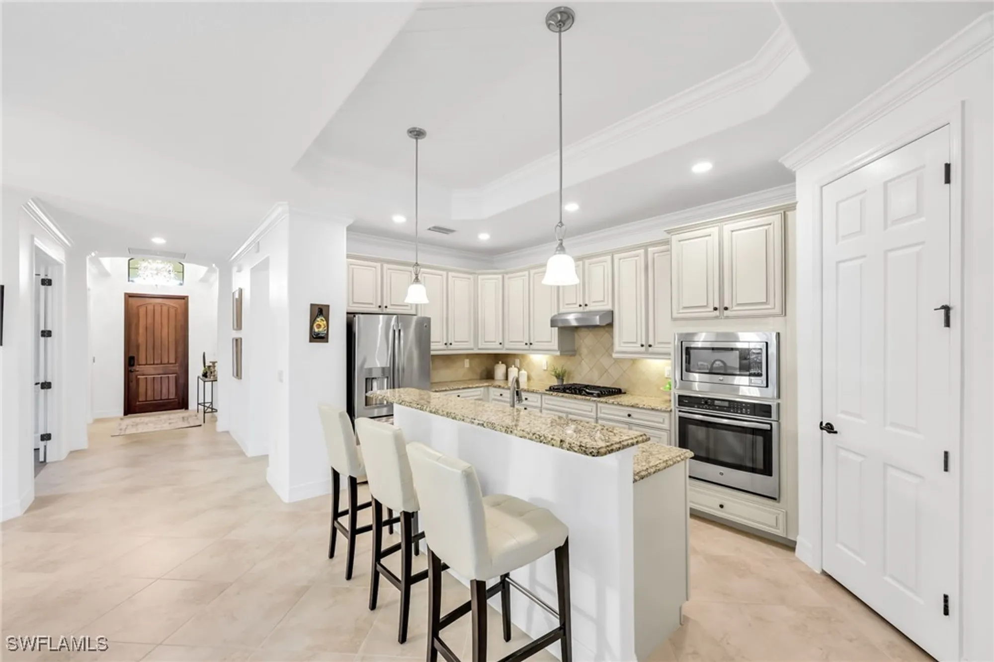 Property Slideshow image 7 of 47 | 2834 aviamar cir, Naples, FL, 34114