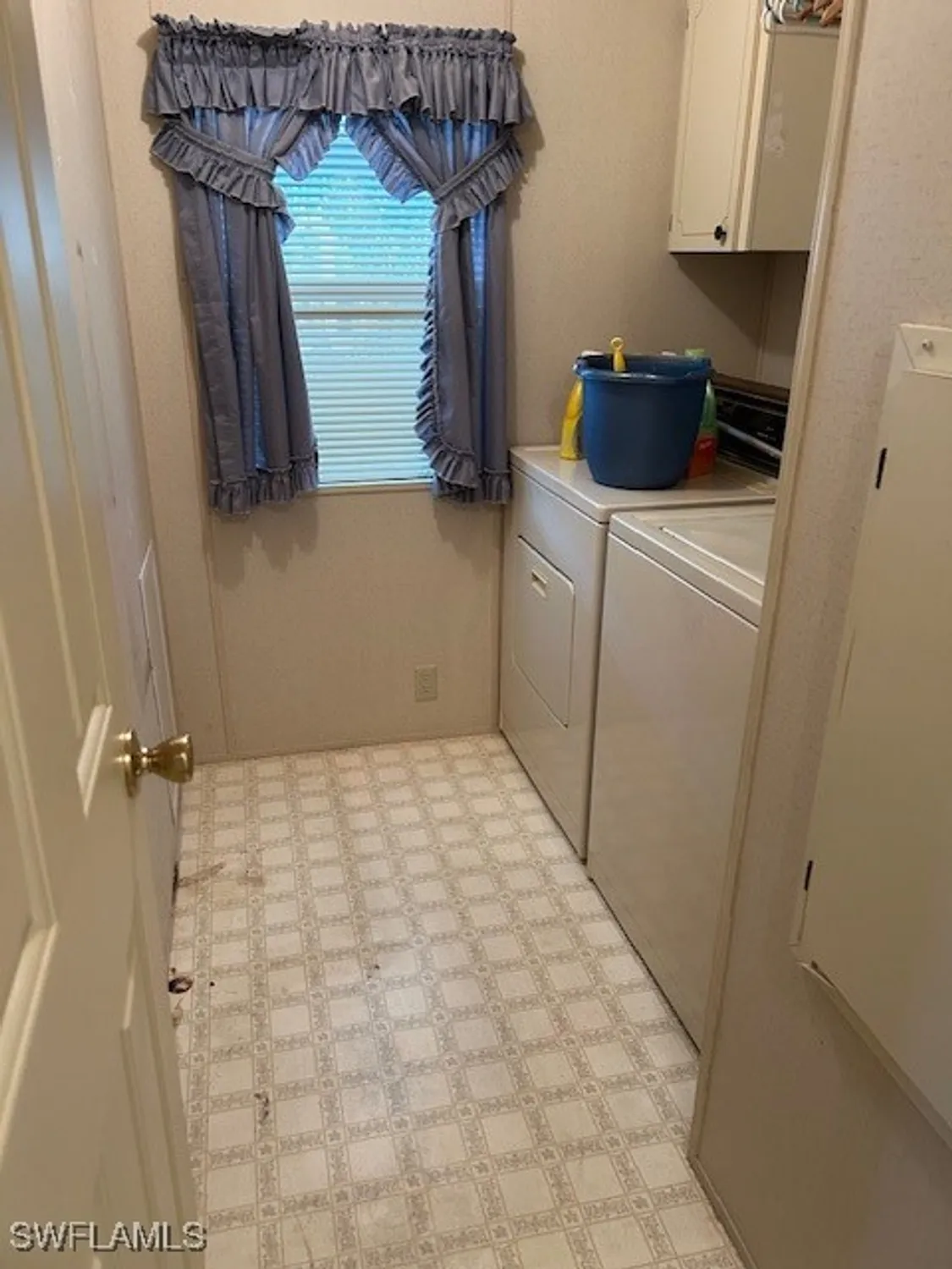 Property Slideshow image 12 of 21 | 105 belle isle cir, Naples, FL, 34112