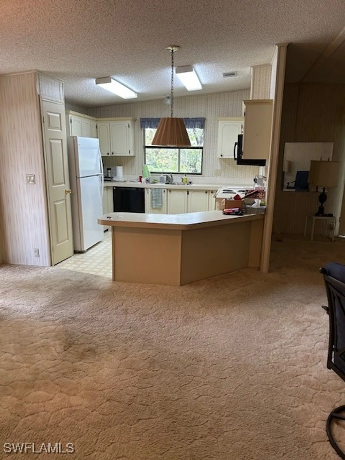 Property Slideshow image 13 of 21 | 105 belle isle cir, Naples, FL, 34112