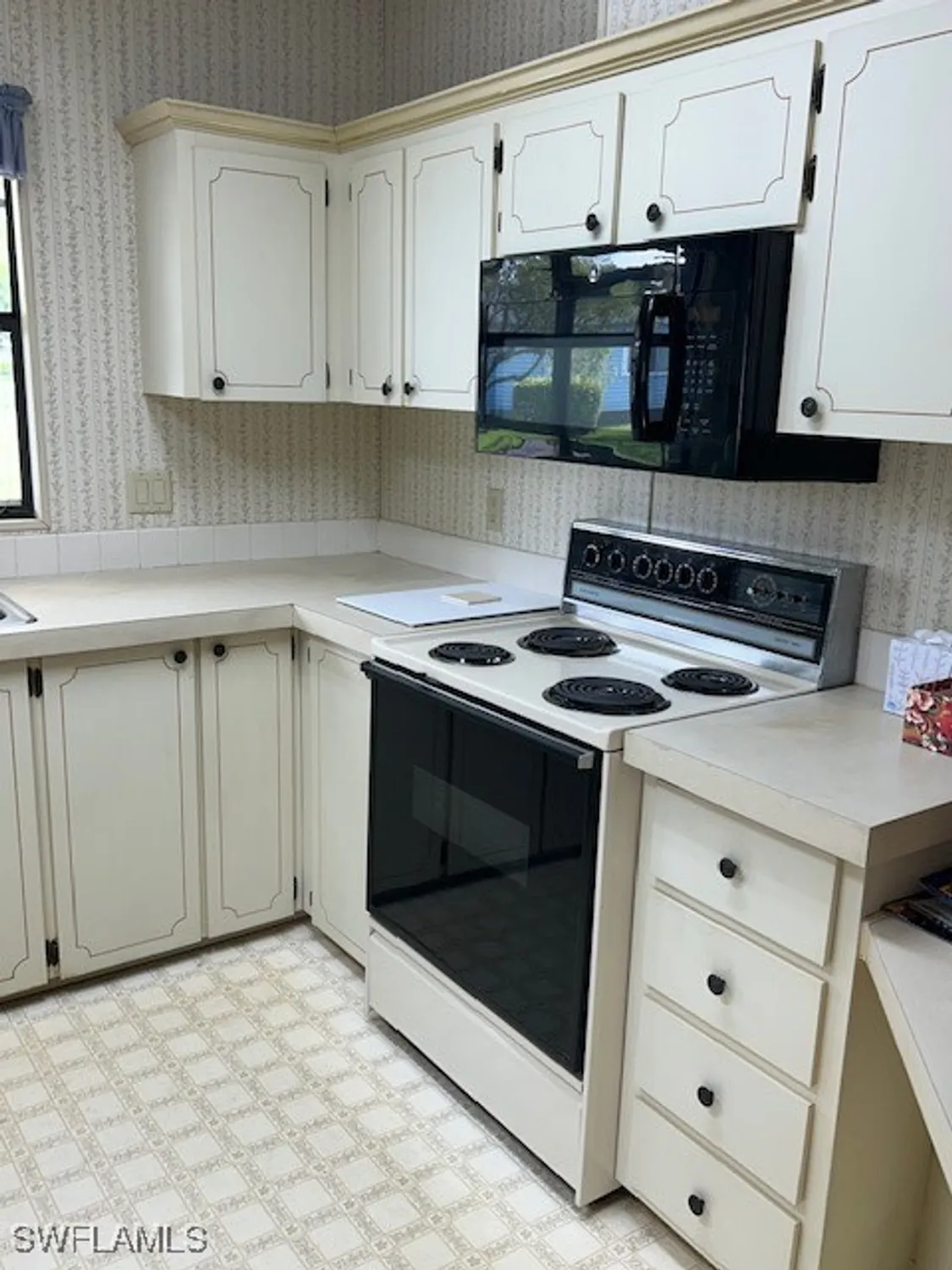 Property Slideshow image 4 of 21 | 105 belle isle cir, Naples, FL, 34112