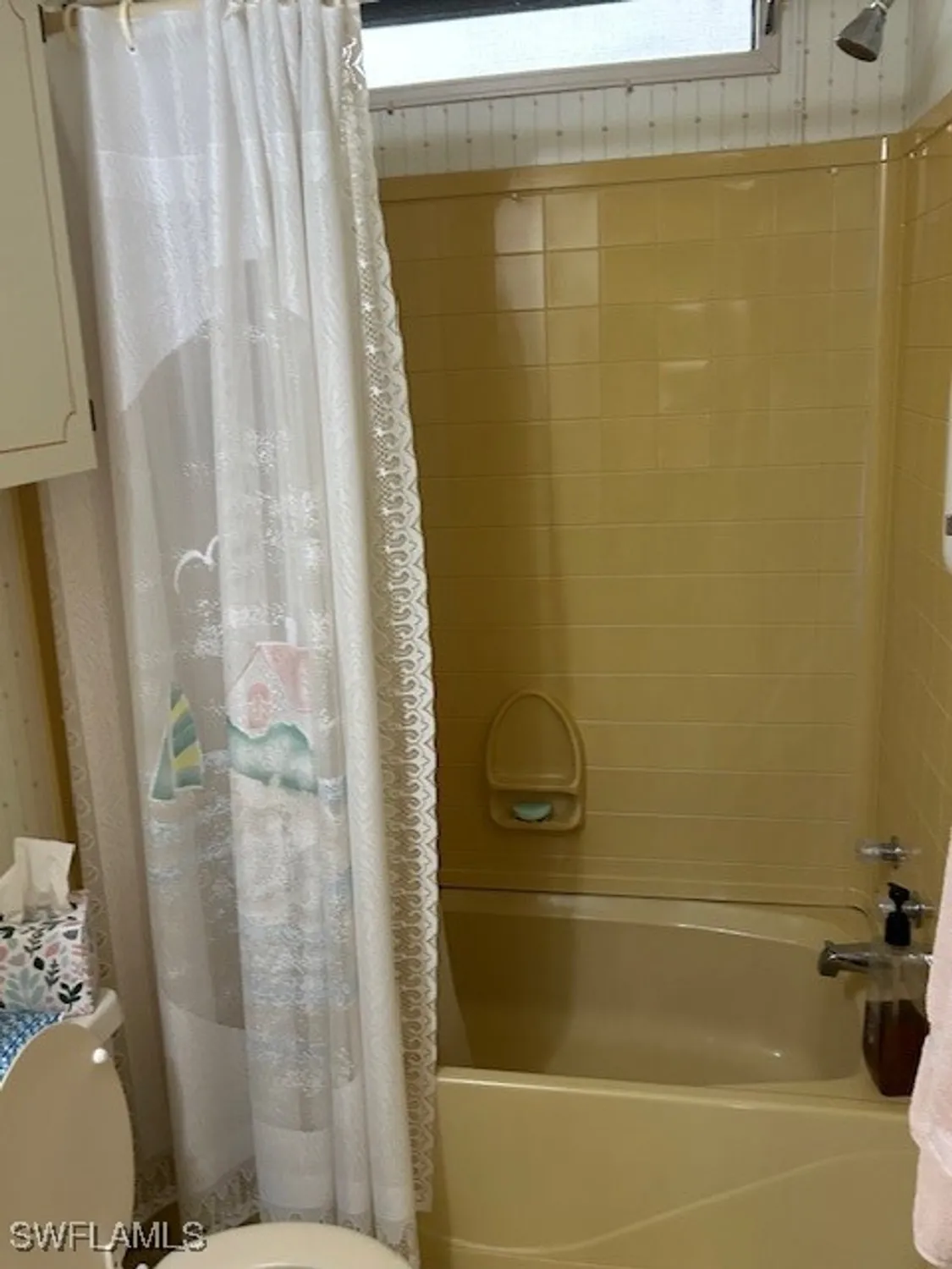 Property Slideshow image 7 of 21 | 105 belle isle cir, Naples, FL, 34112