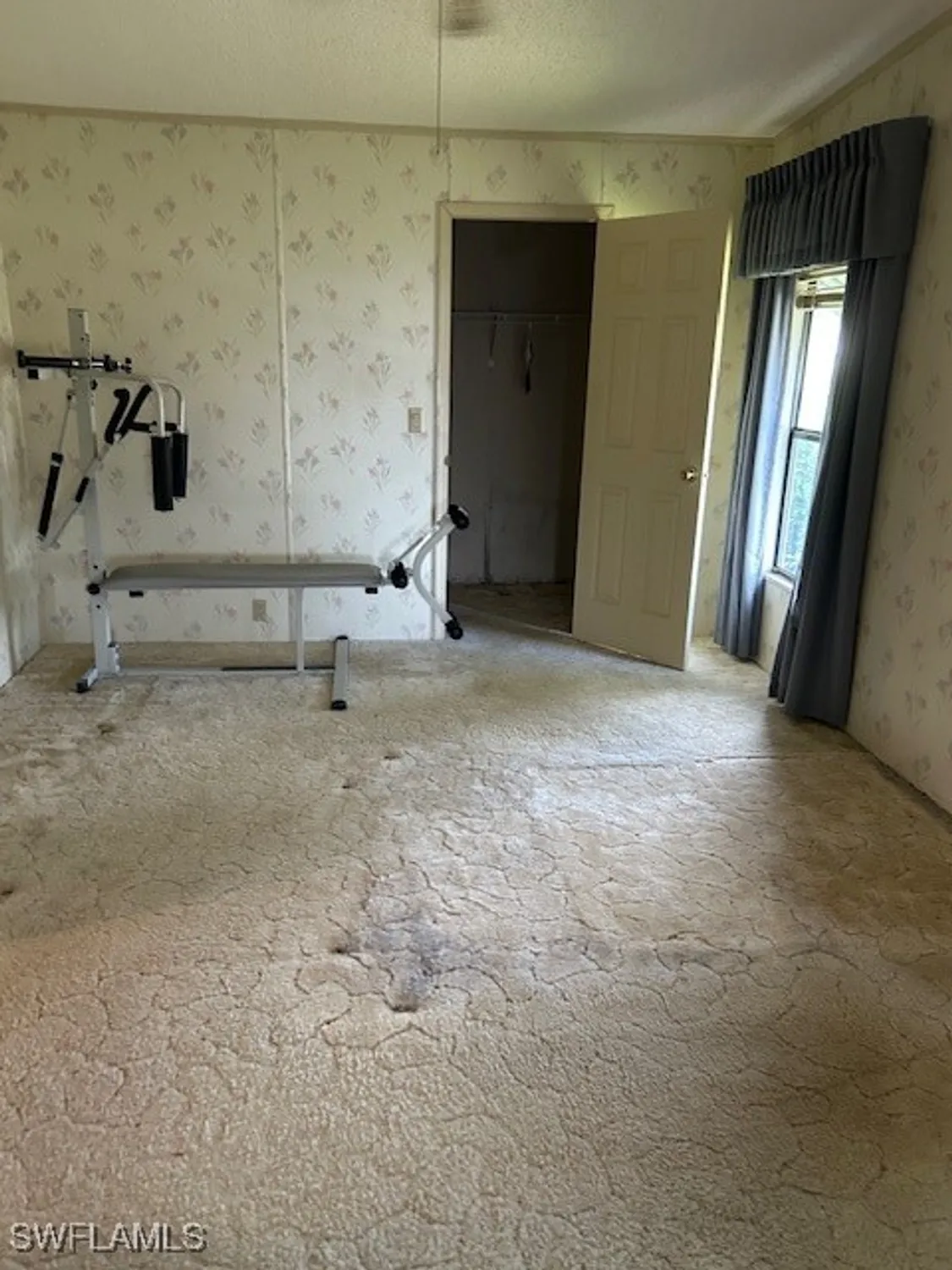 Property Slideshow image 9 of 21 | 105 belle isle cir, Naples, FL, 34112