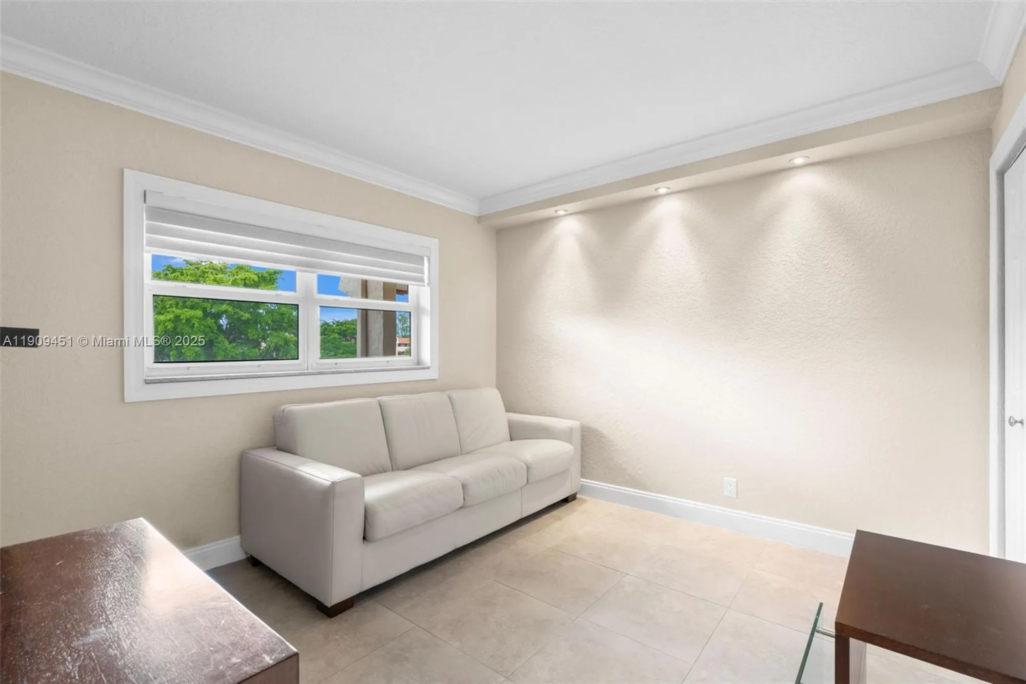 Property Slideshow image 16 of 27 | 1040 country club dr apt 408, Margate, FL, 33063