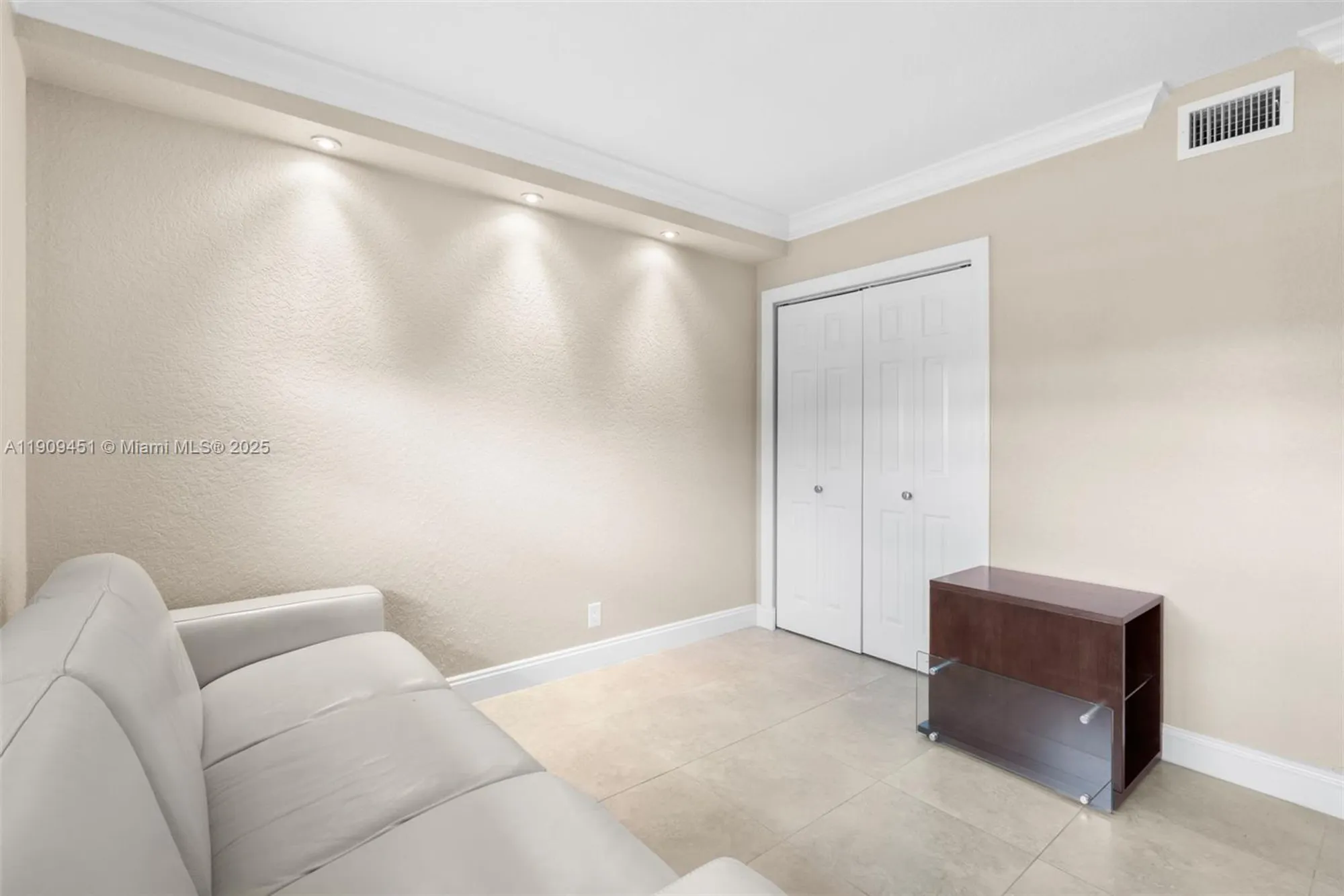 Property Slideshow image 17 of 27 | 1040 country club dr apt 408, Margate, FL, 33063