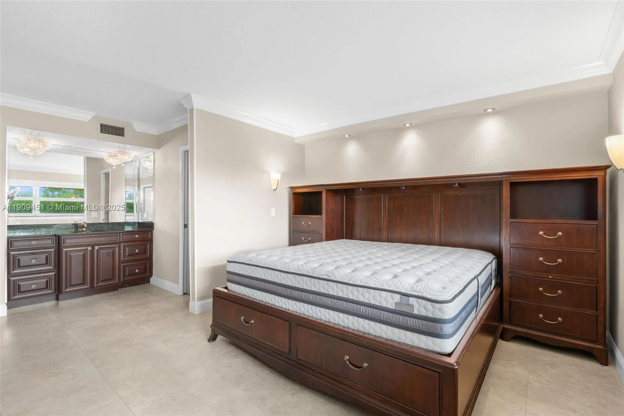 Property Slideshow image 12 of 27 | 1040 country club dr apt 408, Margate, FL, 33063