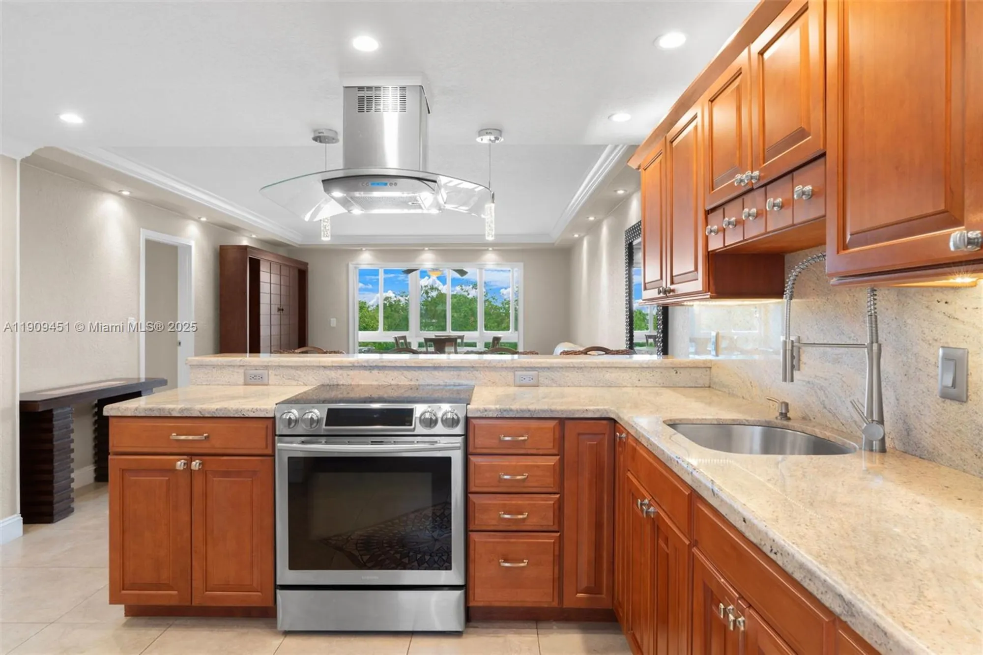 Property Slideshow image 4 of 27 | 1040 country club dr apt 408, Margate, FL, 33063