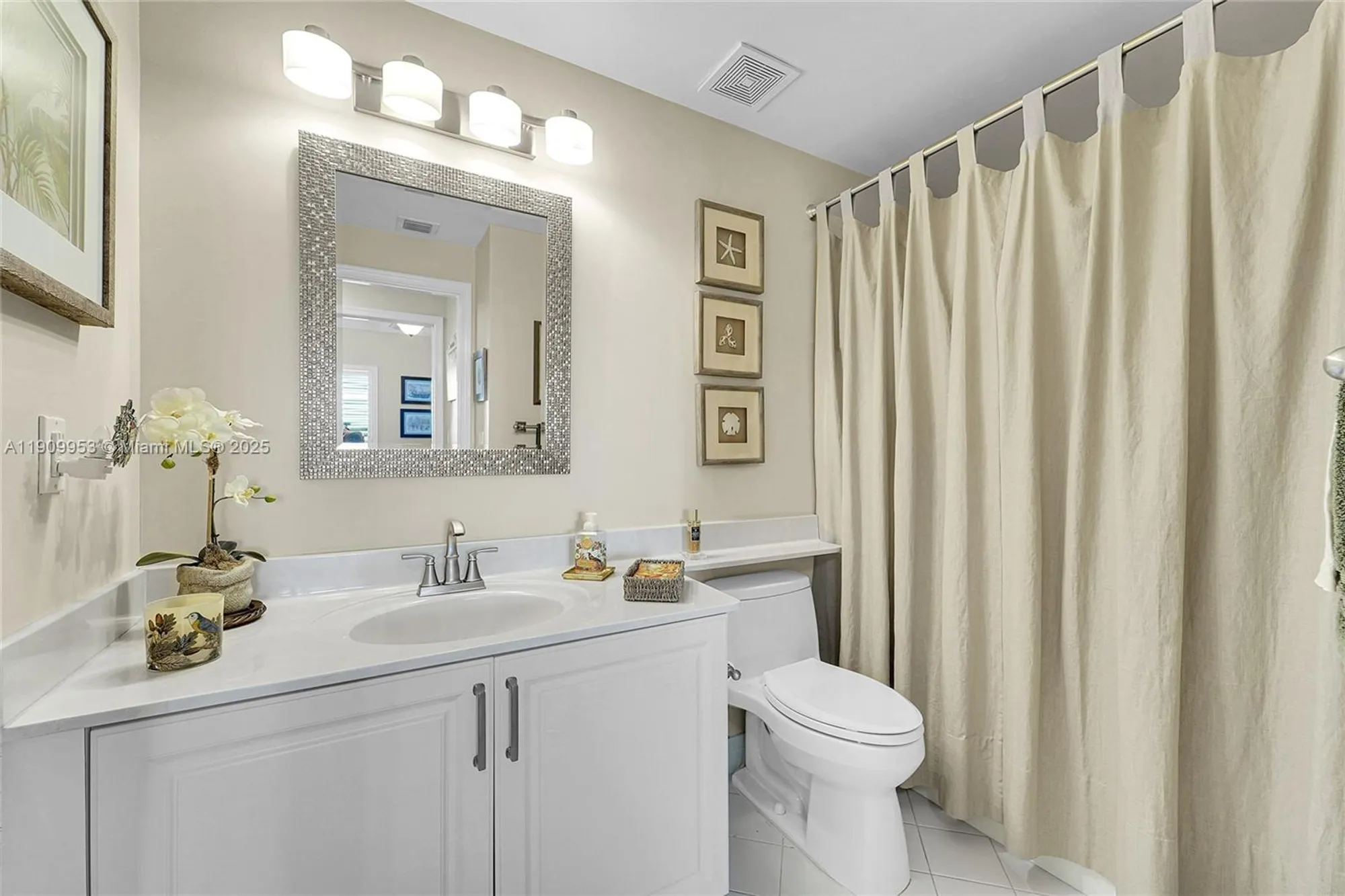 Property Slideshow image 14 of 39 | 7647 southampton ter 403, Tamarac, FL, 33321