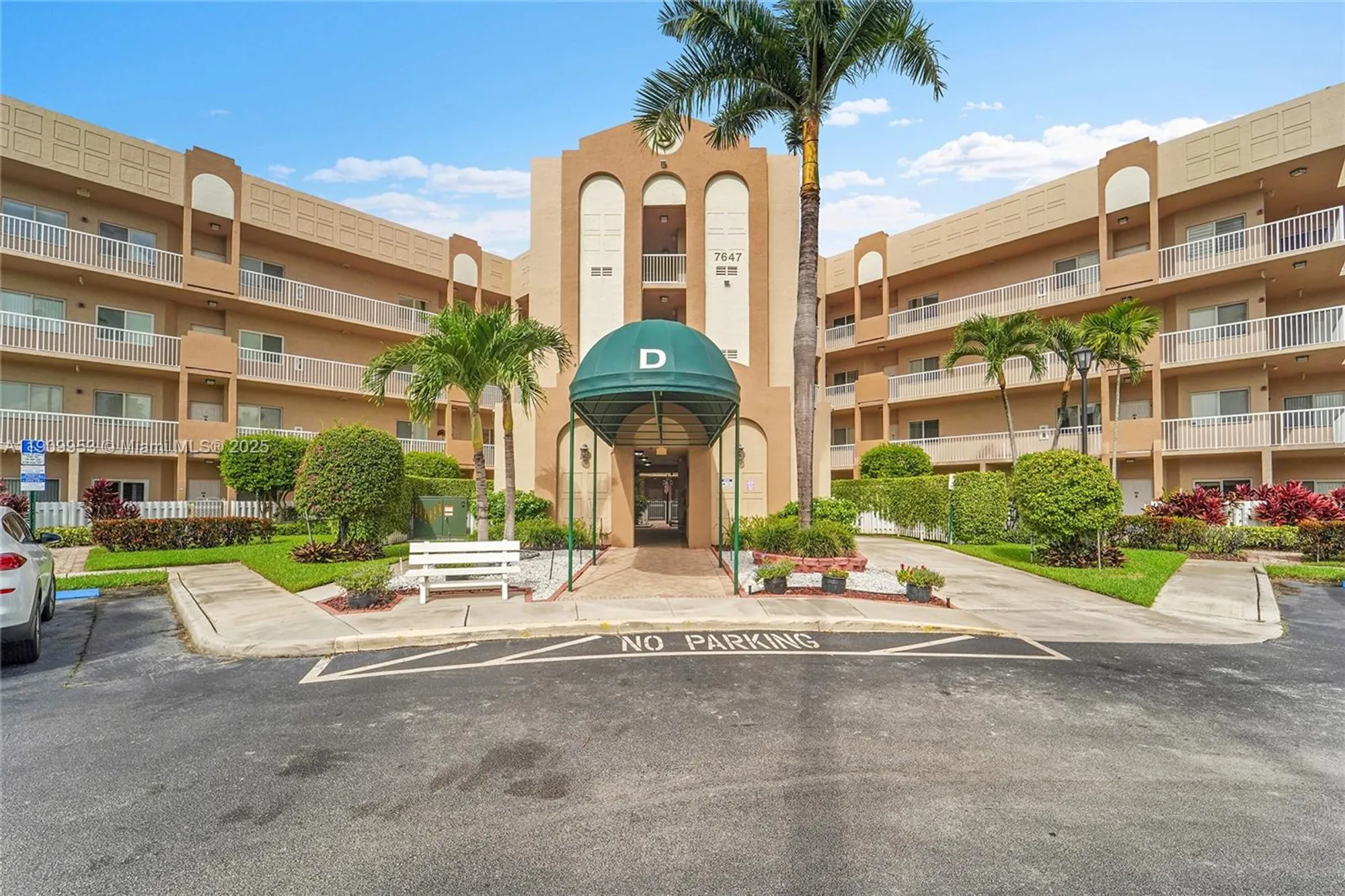 Property Slideshow image 1 of 39 | 7647 southampton ter 403, Tamarac, FL, 33321