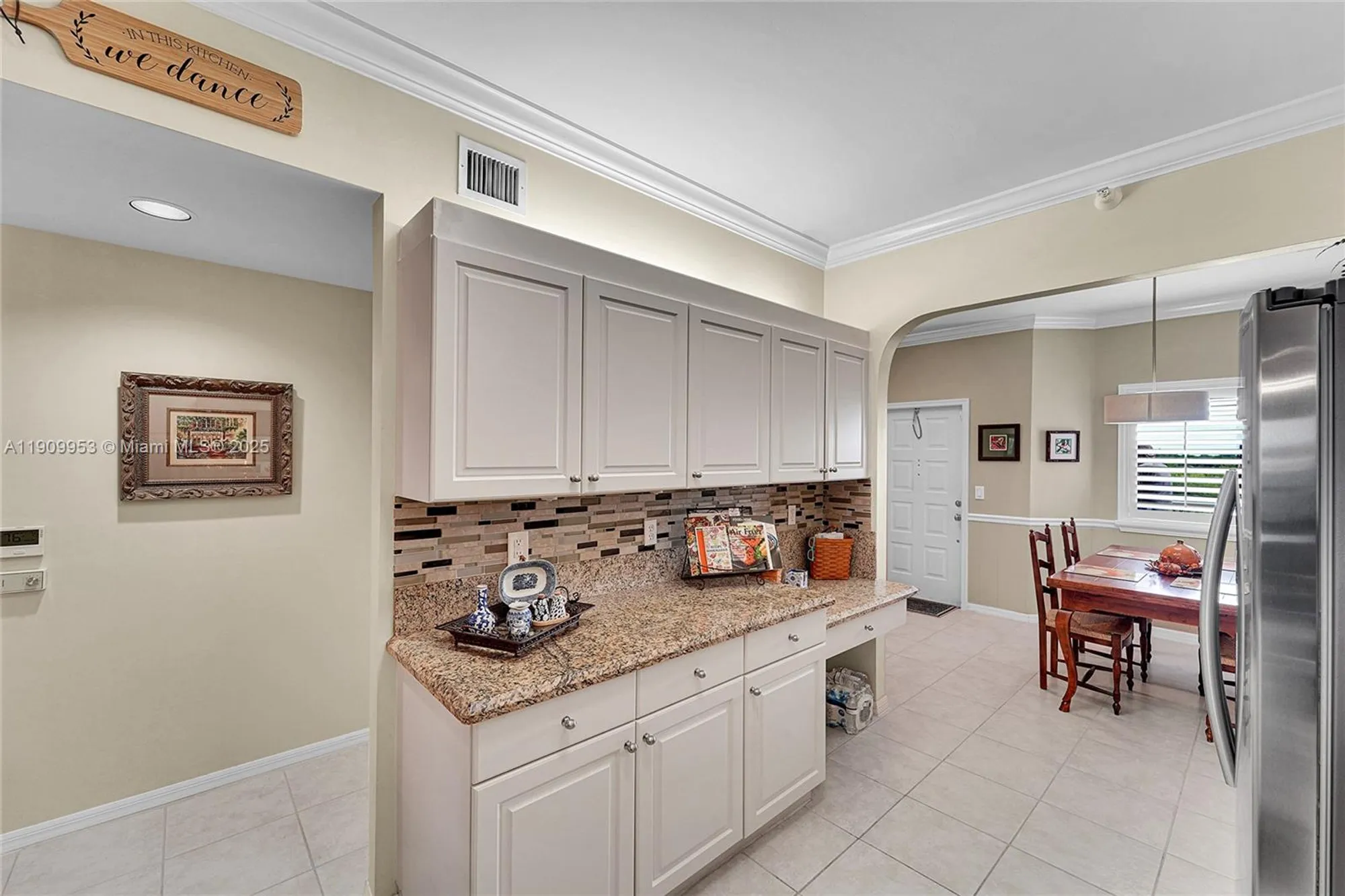 Property Slideshow image 10 of 39 | 7647 southampton ter 403, Tamarac, FL, 33321
