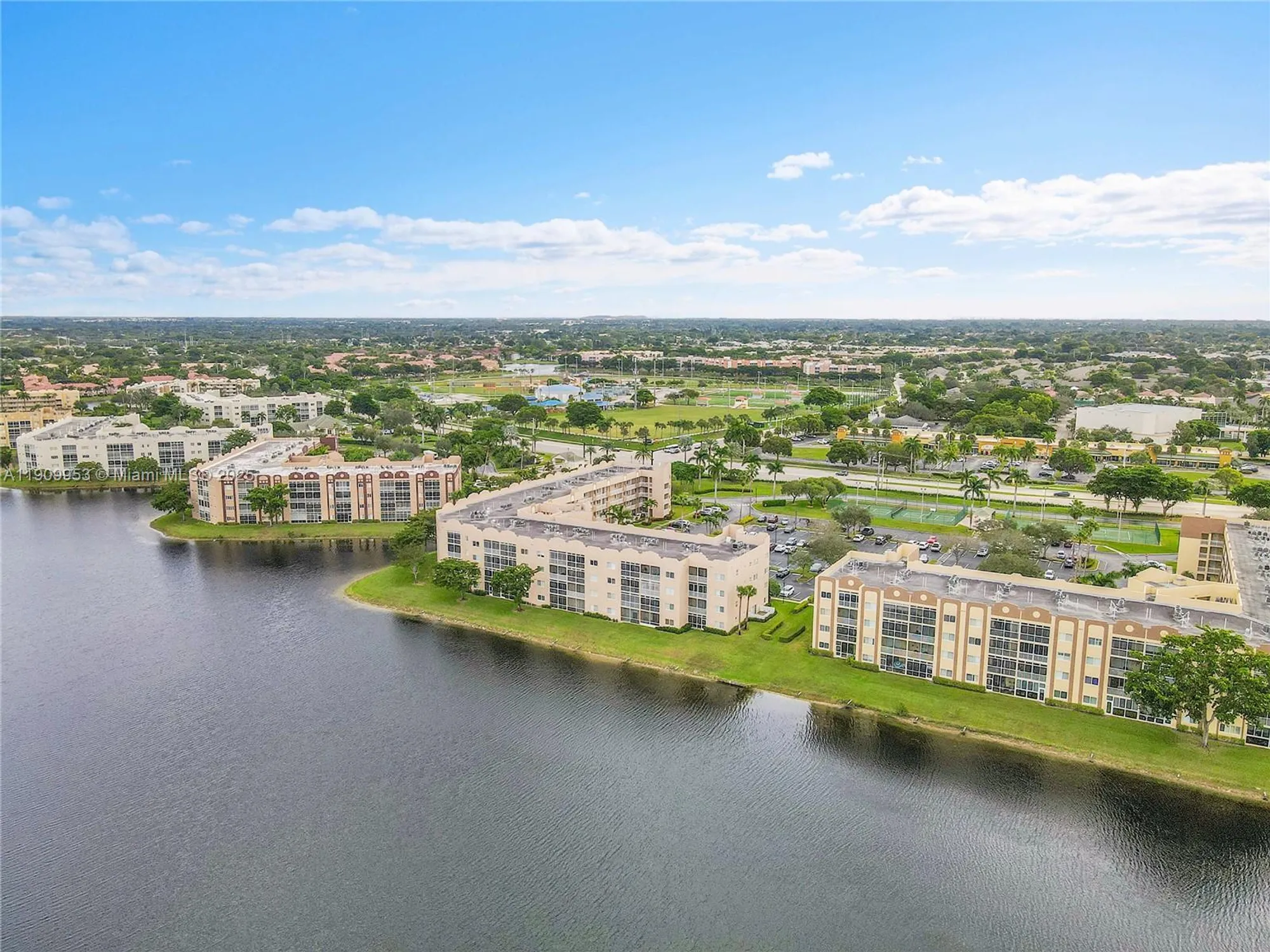 Property Slideshow image 34 of 39 | 7647 southampton ter 403, Tamarac, FL, 33321