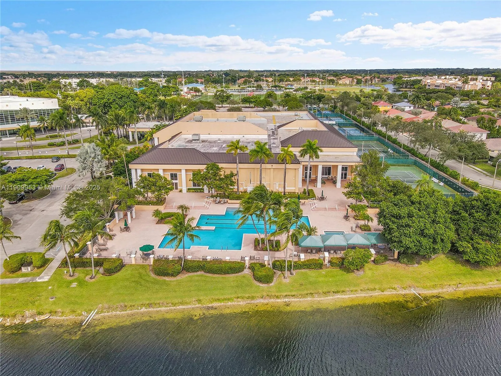 Property Slideshow image 37 of 39 | 7647 southampton ter 403, Tamarac, FL, 33321