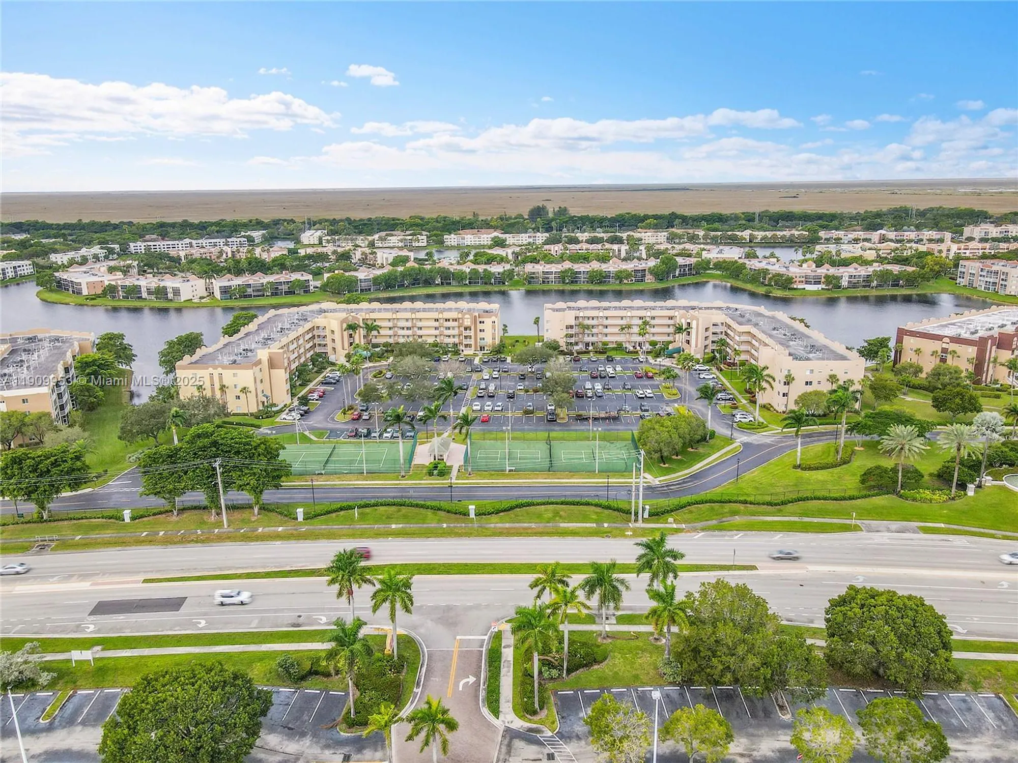 Property Slideshow image 31 of 39 | 7647 southampton ter 403, Tamarac, FL, 33321