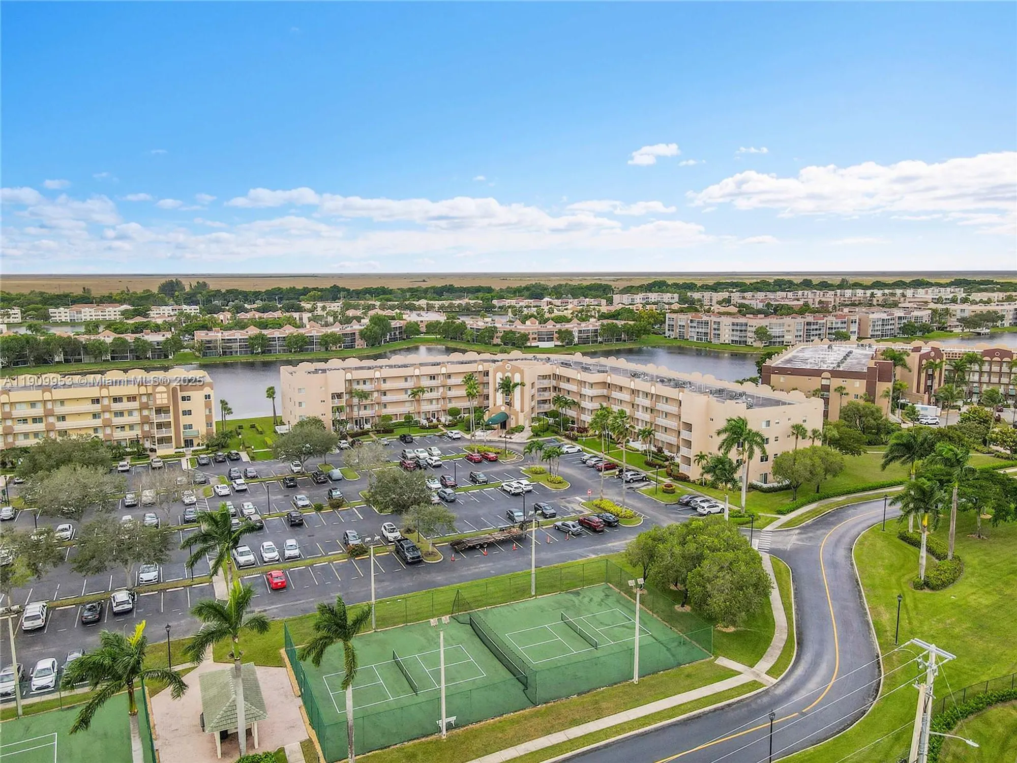 Property Slideshow image 32 of 39 | 7647 southampton ter 403, Tamarac, FL, 33321