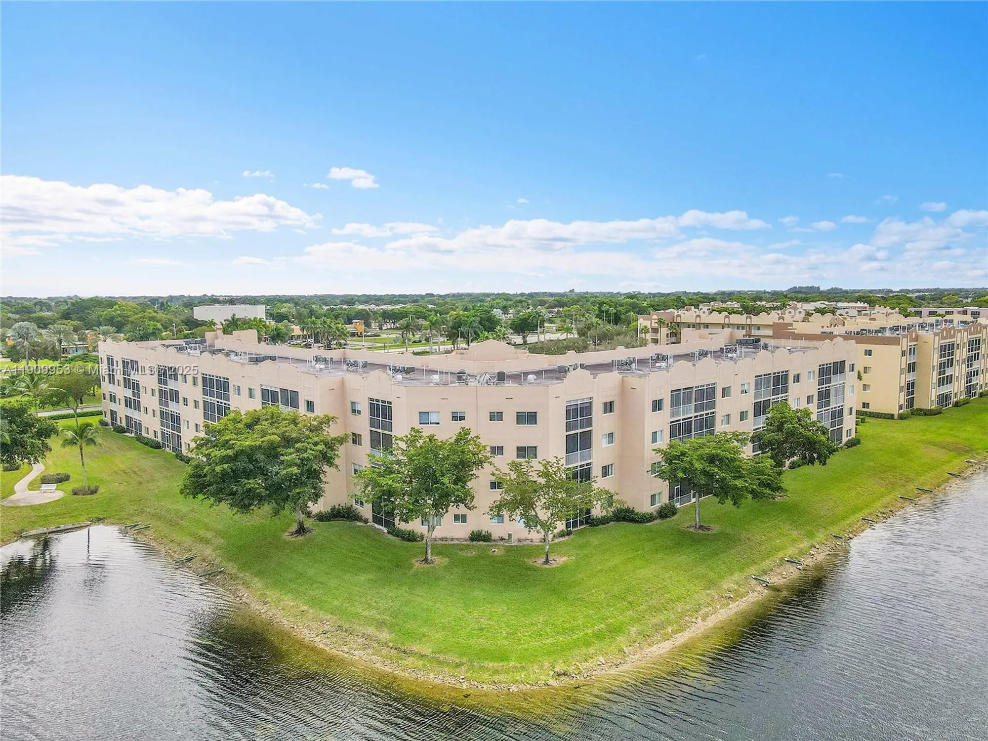 Property Slideshow image 33 of 39 | 7647 southampton ter 403, Tamarac, FL, 33321