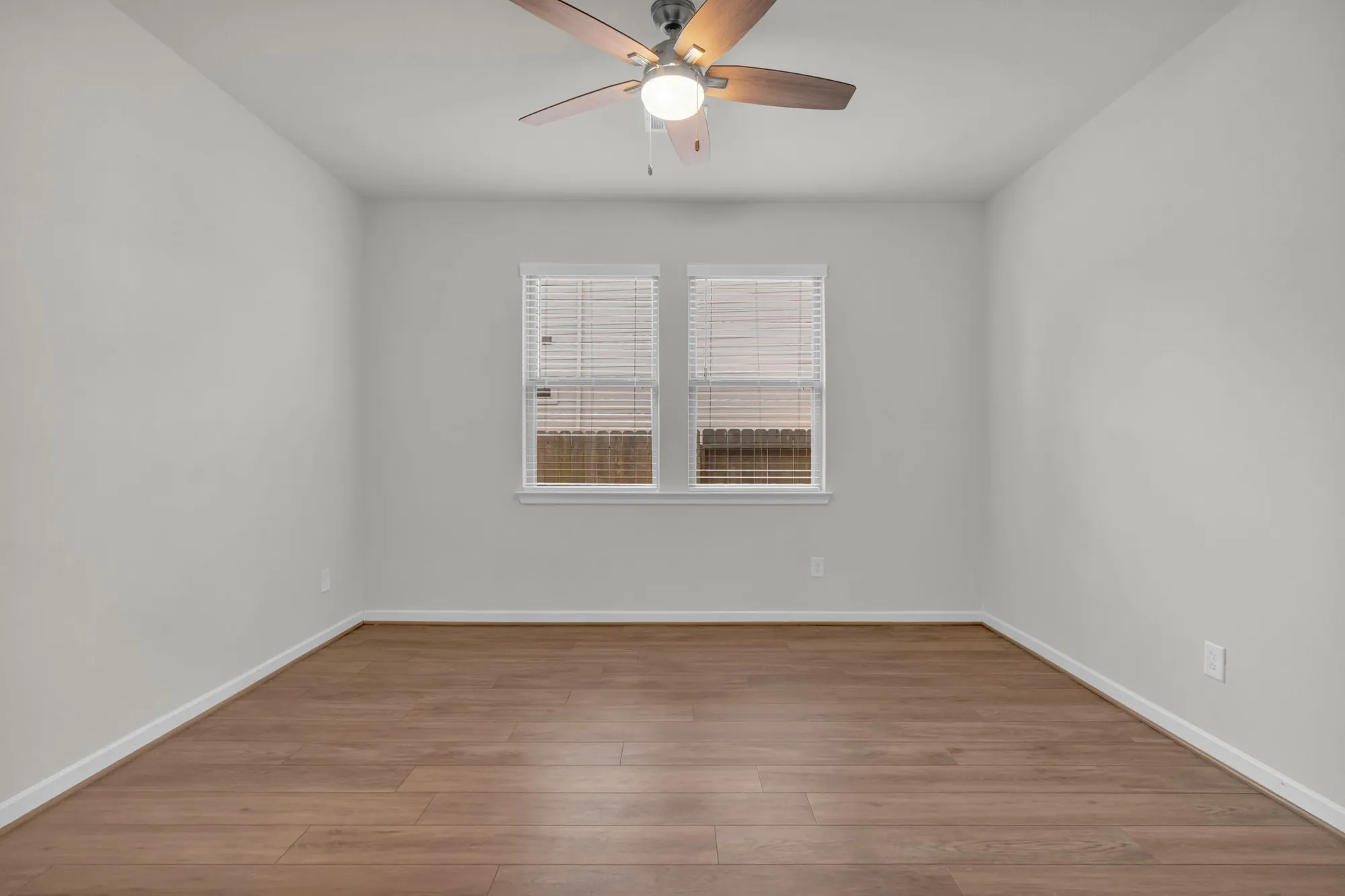 Property Slideshow image 14 of 50 | 214 n wild petunia trl, Montgomery, TX, 77316