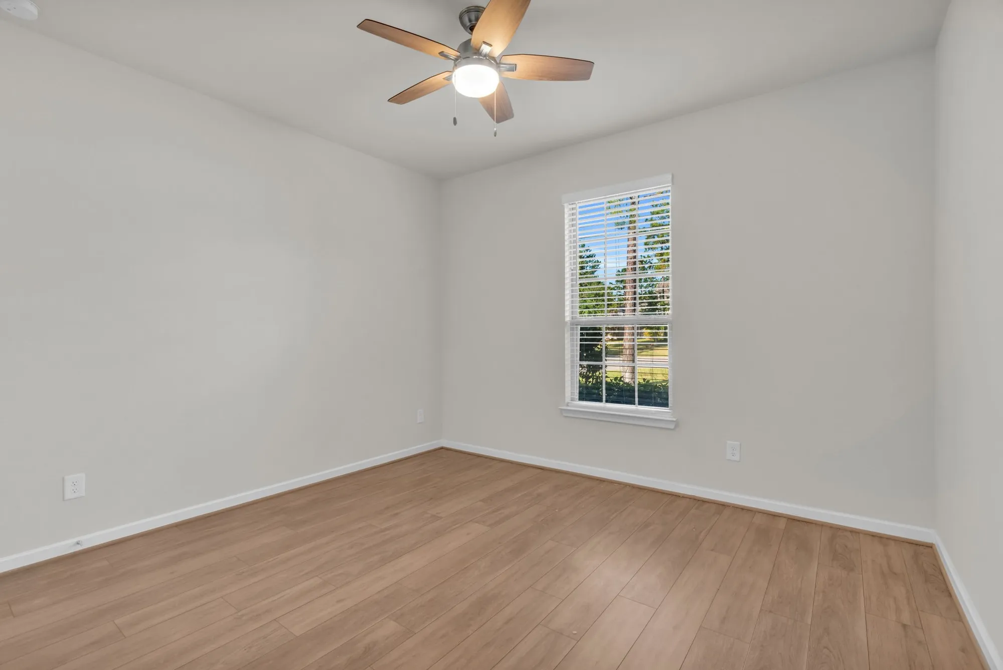 Property Slideshow image 11 of 50 | 214 n wild petunia trl, Montgomery, TX, 77316